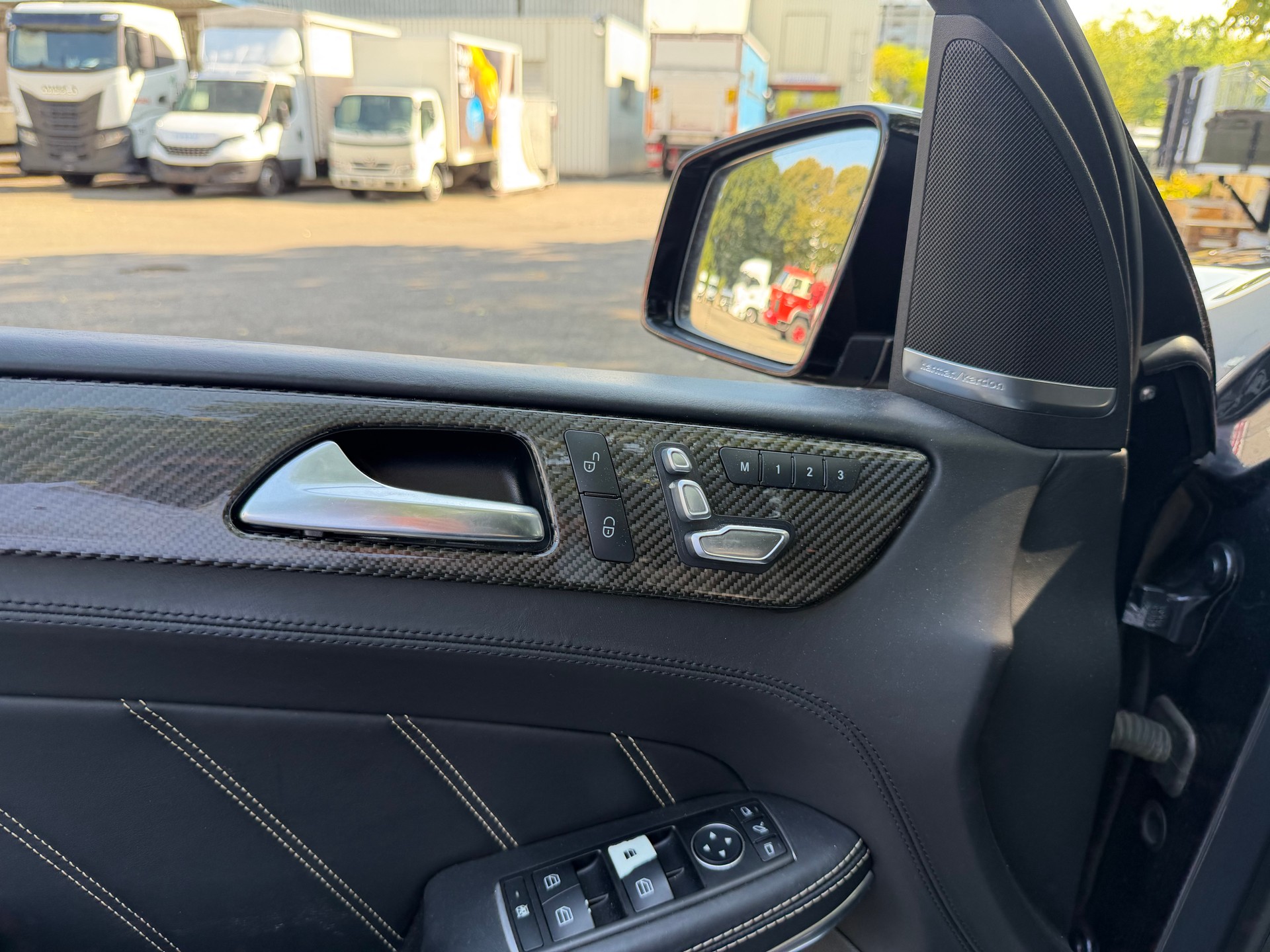 MERCEDES-BENZ GLS 63 AMG 4Matic Speedshift Plus 7G-Tronic-image-19