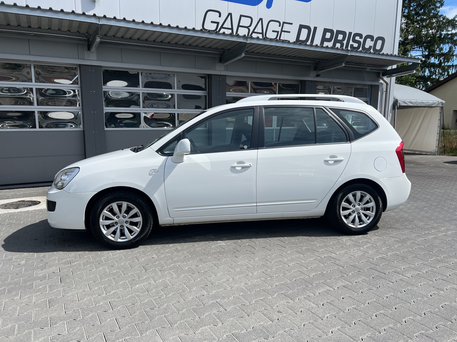 KIA Carens 1.6 CVVT Classic-showroom-element-1