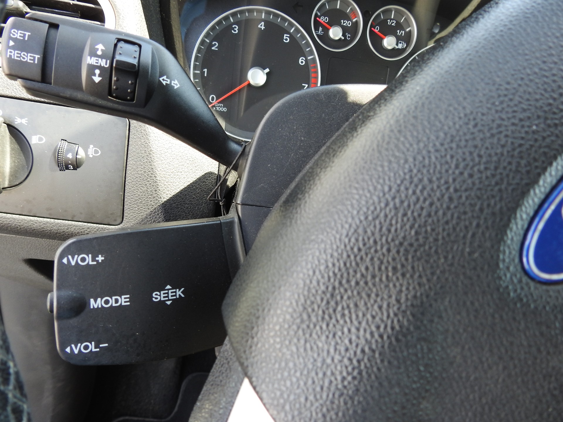 FORD Focus 1.8i Carving-image-22