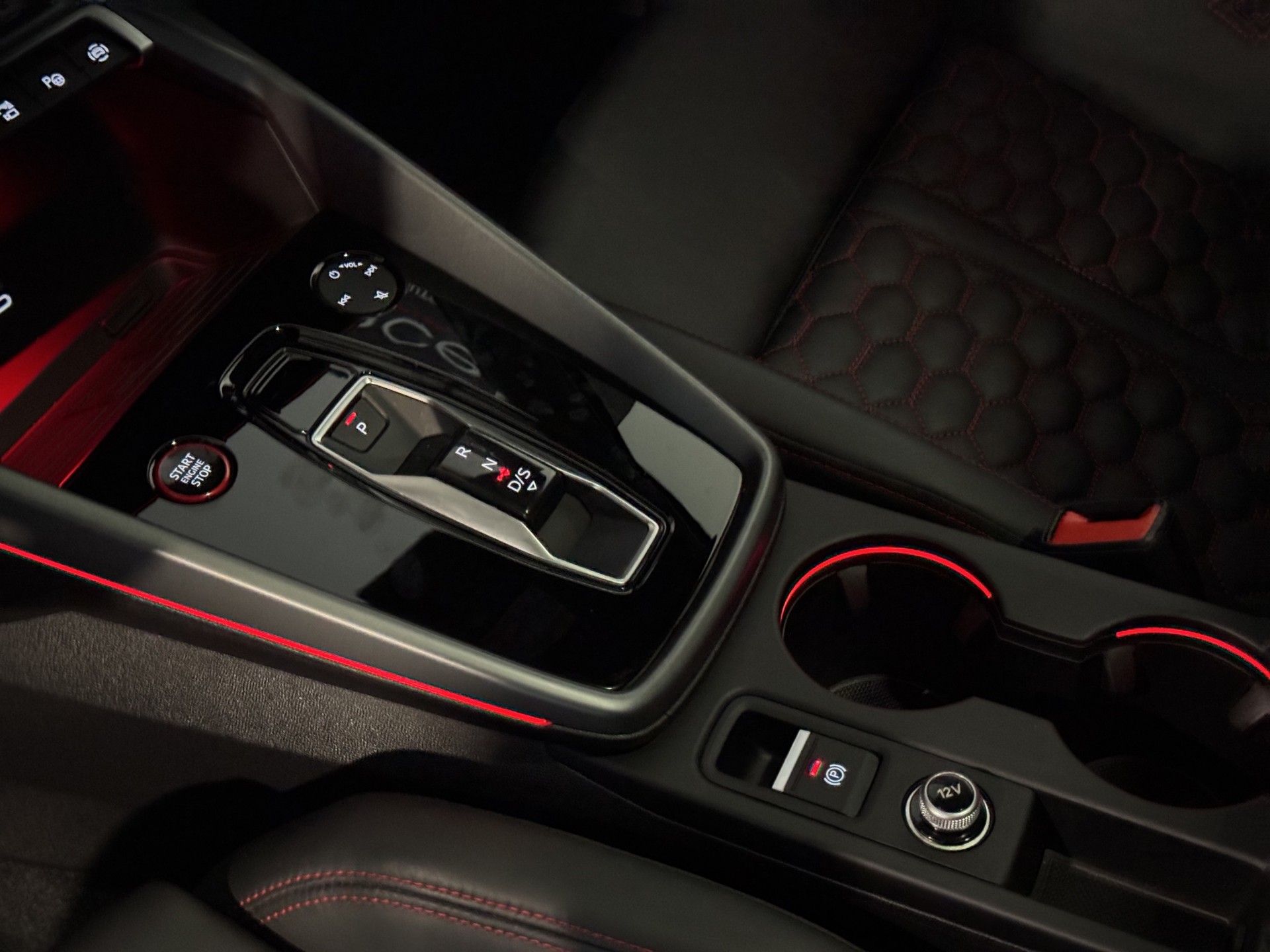 AUDI RS3 Sportback 2.5 TSI quattro S-tronic-image-13