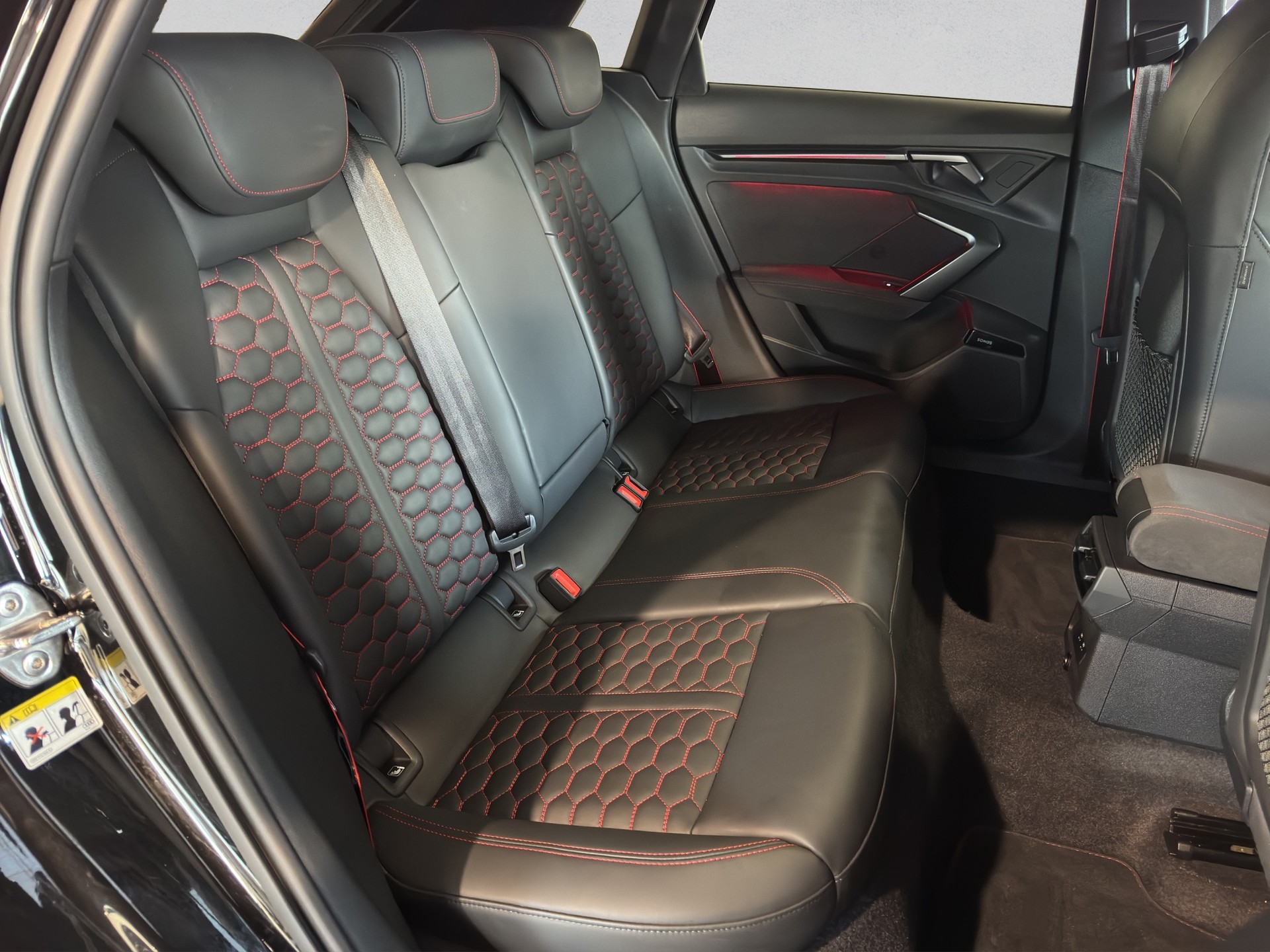 AUDI RS3 Sportback 2.5 TSI quattro S-tronic-image-17