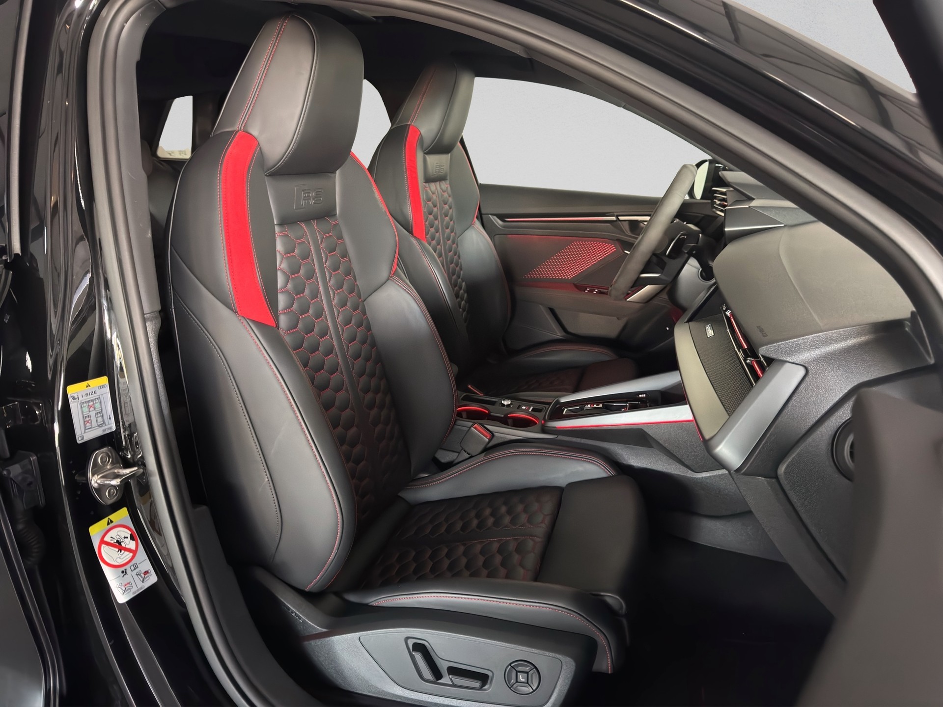 AUDI RS3 Sportback 2.5 TSI quattro S-tronic-image-15