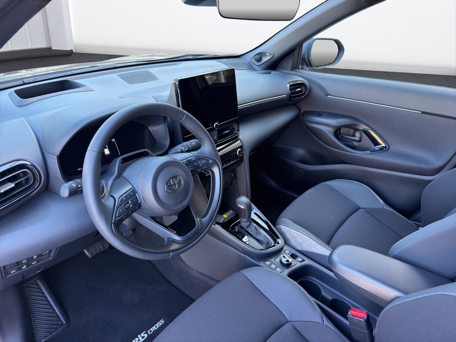 TOYOTA Yaris Cross 1.5 VVT-i HSD Premium AWD-image-12