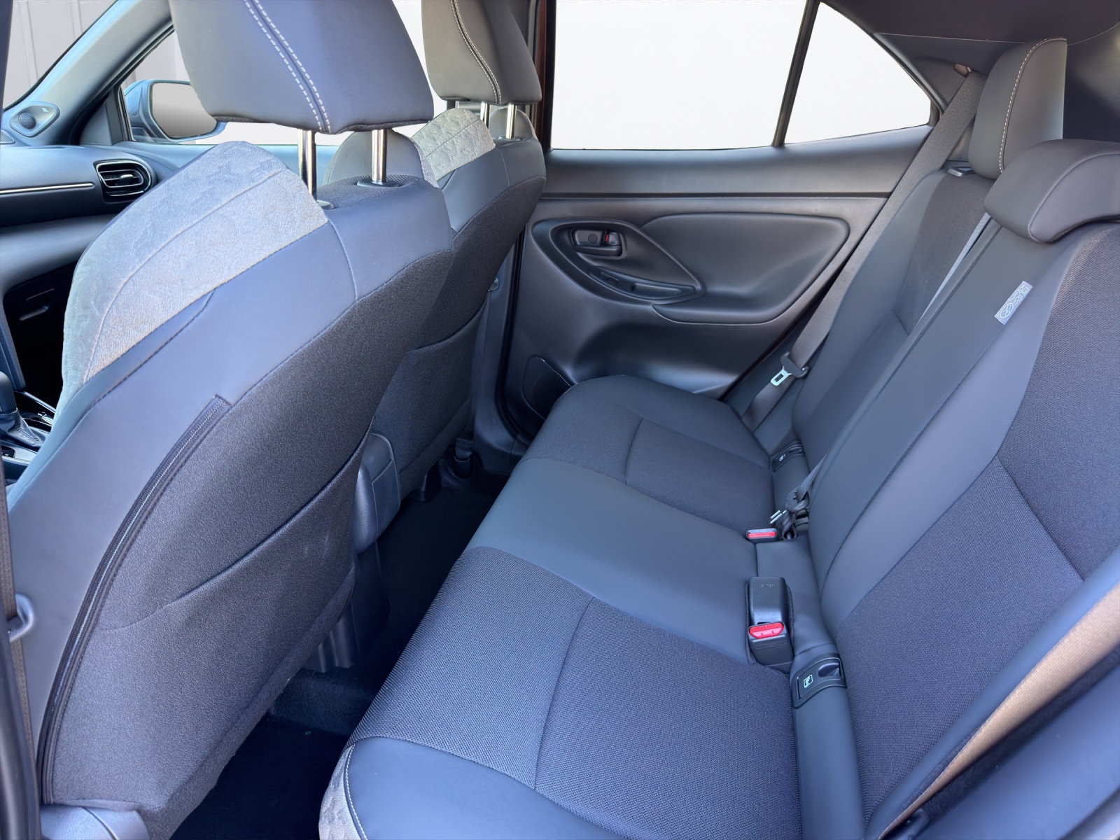 TOYOTA Yaris Cross 1.5 VVT-i HSD Premium AWD-image-14