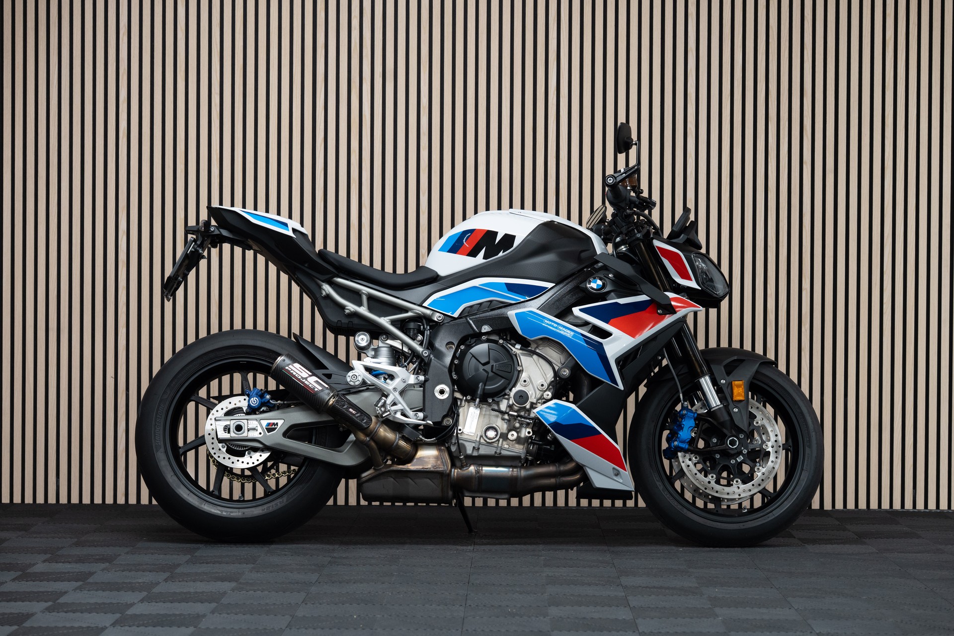BMW M 1000 R mit SC Project Endschalldämpfer-image-0