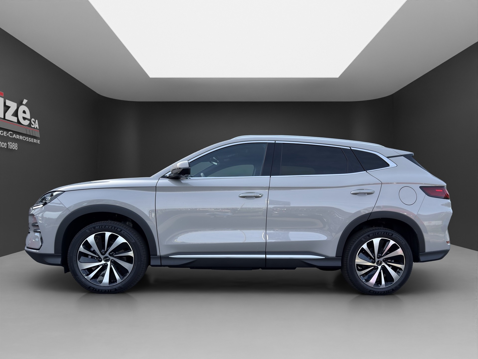 BYD Seal U DM-i Design AWD-showroom-element-3