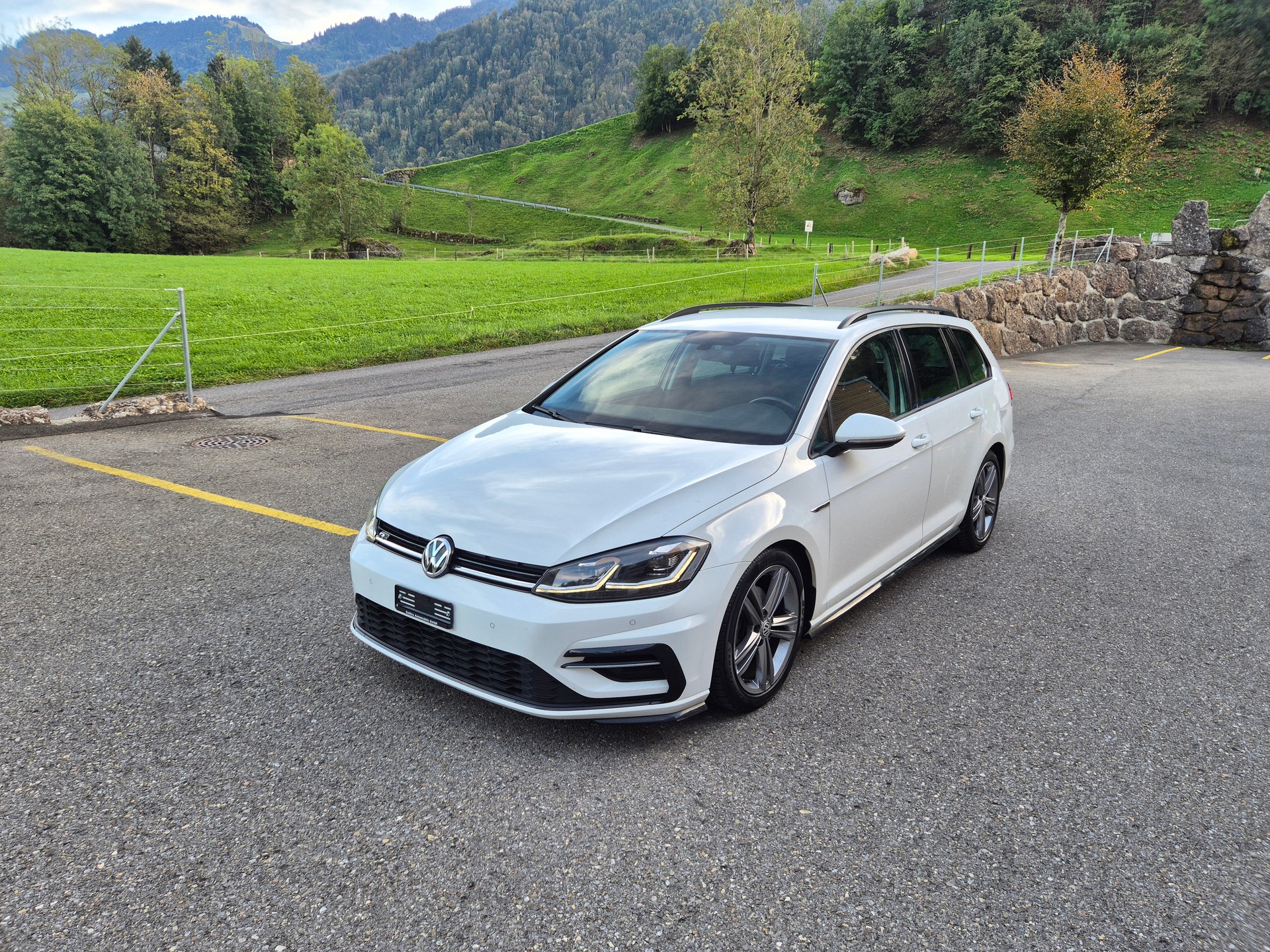 VW Golf Variant 2.0 TDI *R-Line*