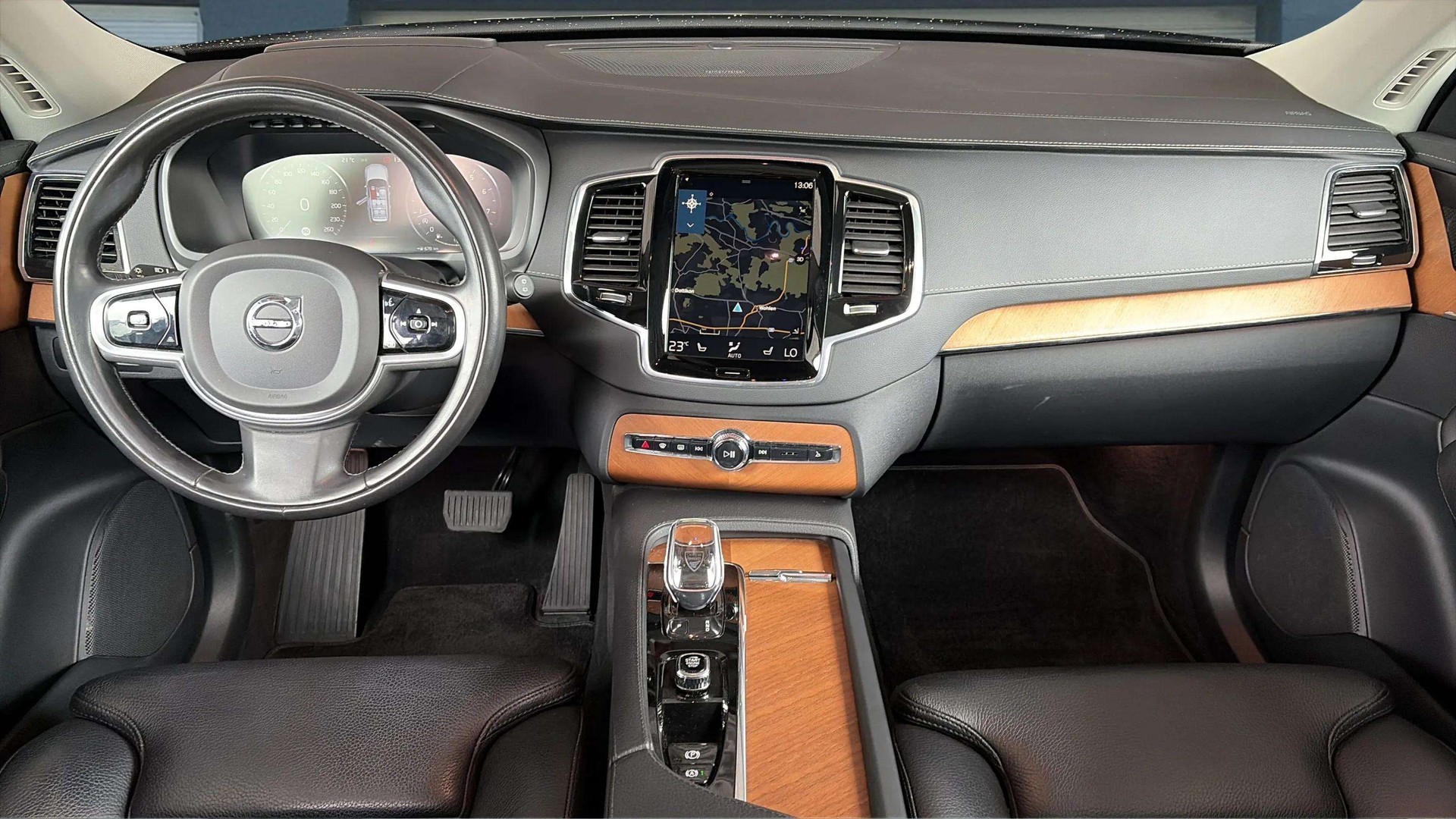 VOLVO XC90 B6 Benzin Mild Hybrid AWD Inscription Geartronic mit AHK + Panoramadach mit Werksgarantie & Gratisservice-image-9