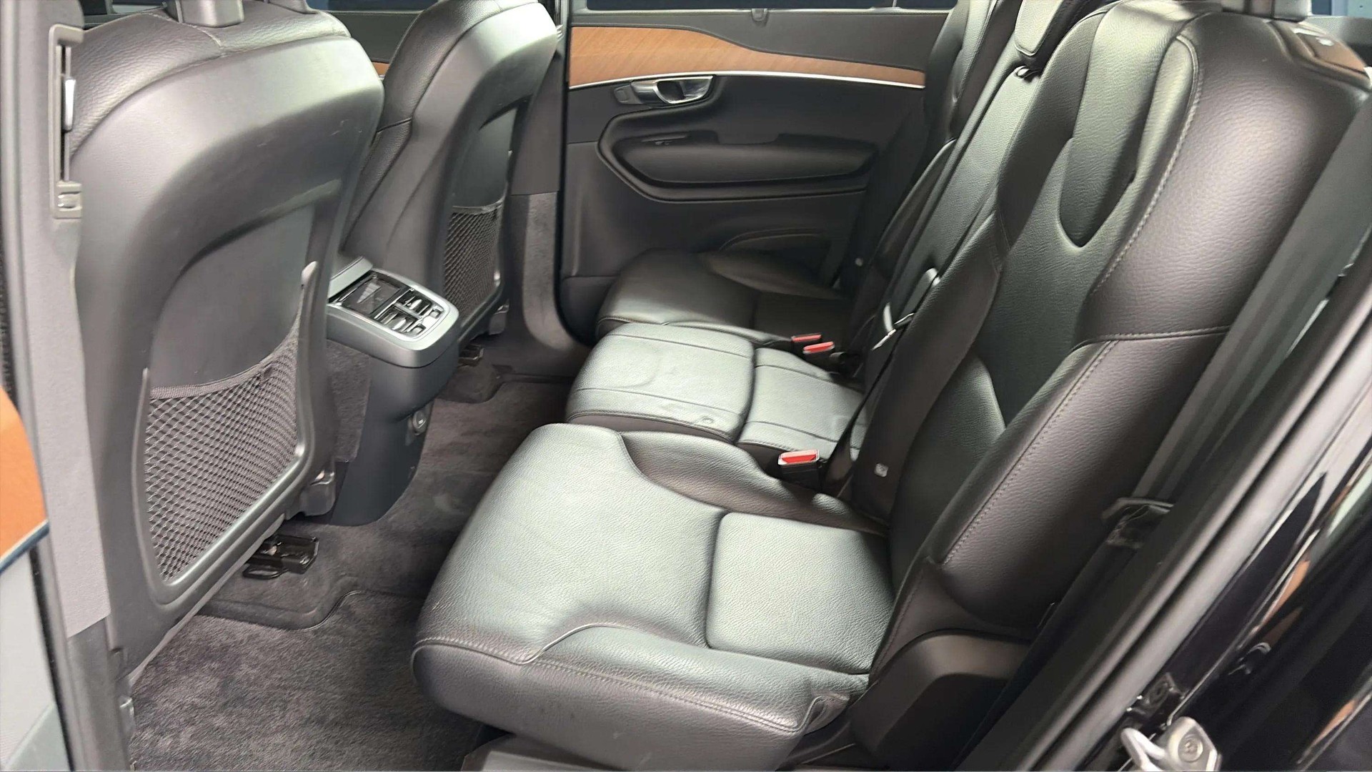 VOLVO XC90 B6 Benzin Mild Hybrid AWD Inscription Geartronic mit AHK + Panoramadach mit Werksgarantie & Gratisservice-image-12