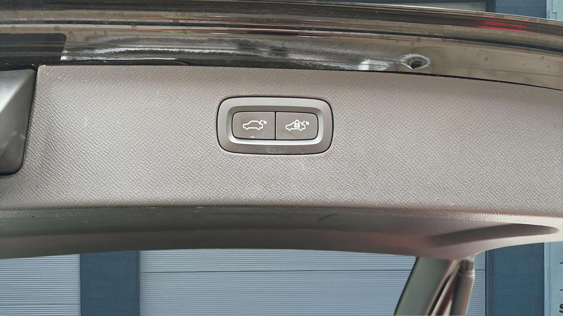 VOLVO XC90 B6 Benzin Mild Hybrid AWD Inscription Geartronic mit AHK + Panoramadach mit Werksgarantie & Gratisservice-image-28