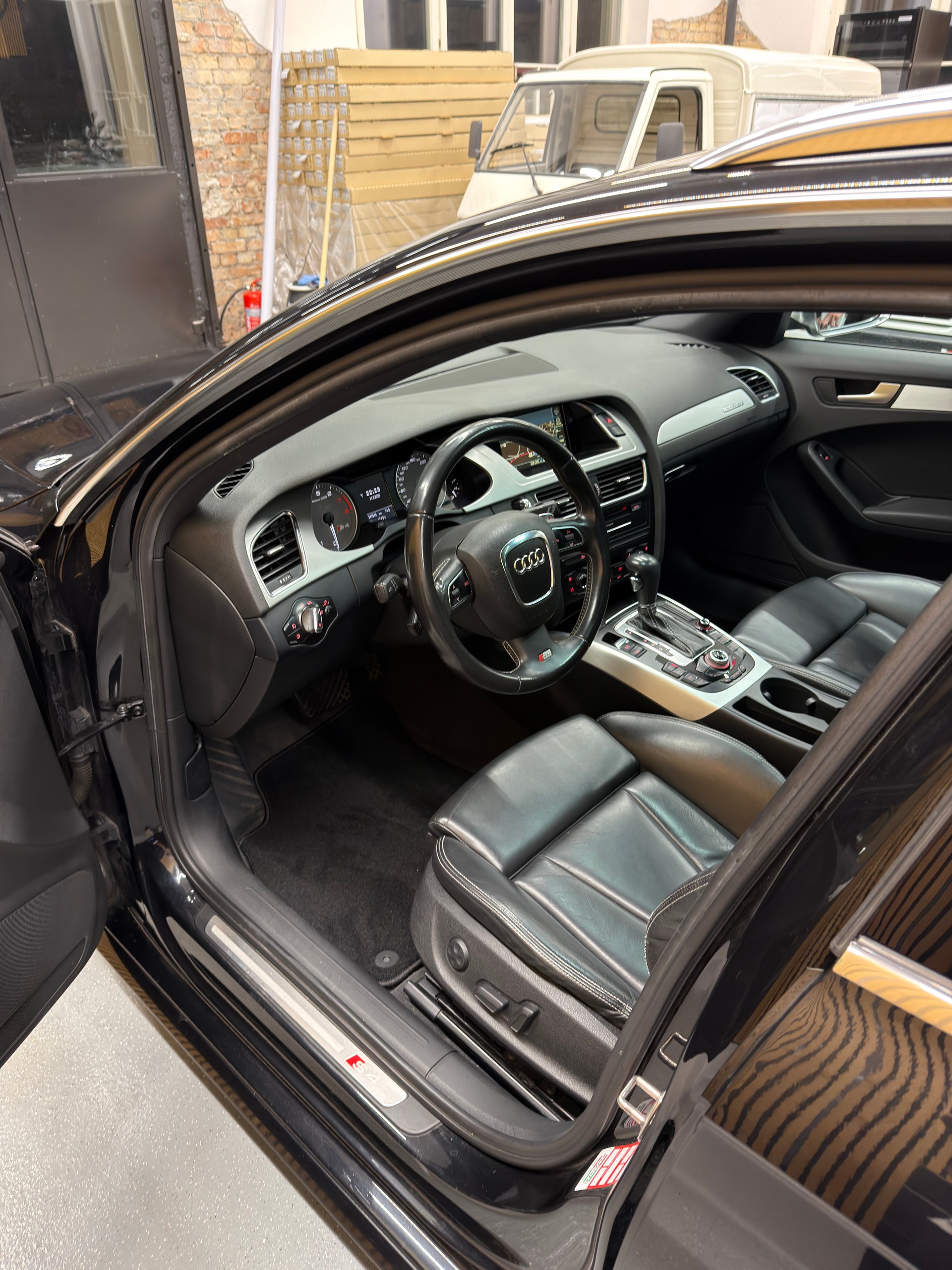 AUDI 3.0 V6 TFSI quattro S-Tronic-image-6