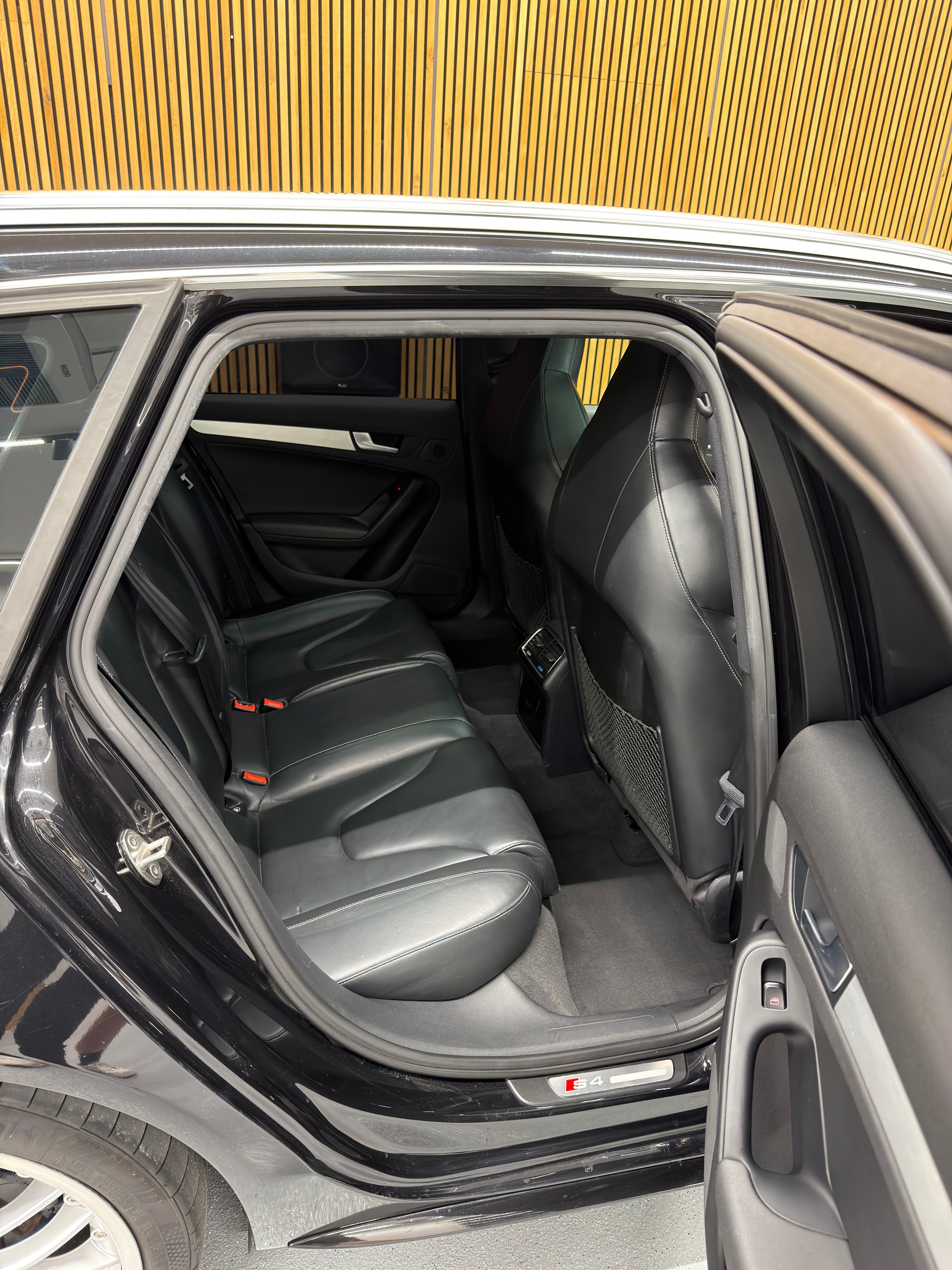 AUDI 3.0 V6 TFSI quattro S-Tronic-image-8