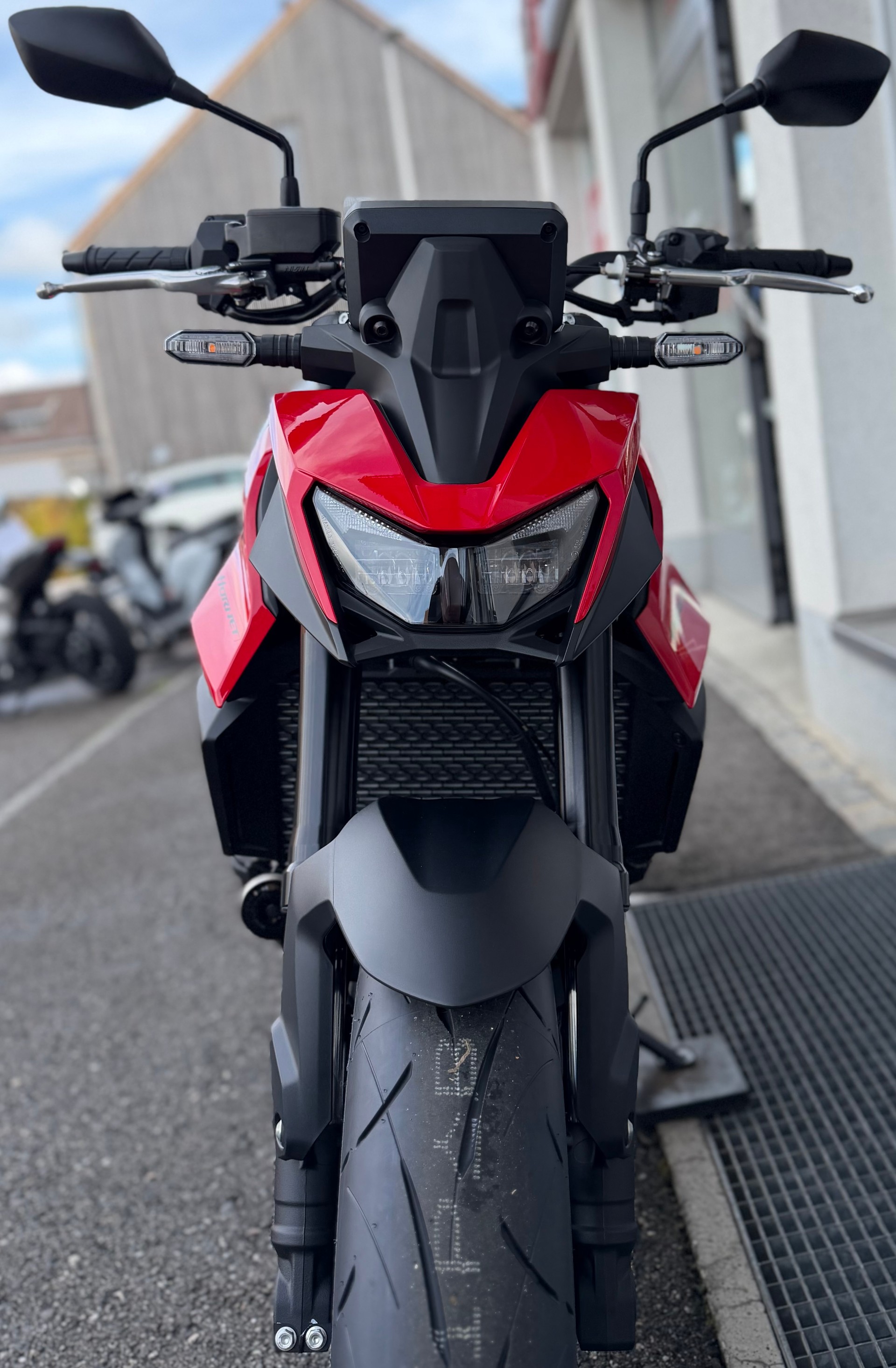 HONDA CB 750 Hornet E-Clutch 2027-image-1