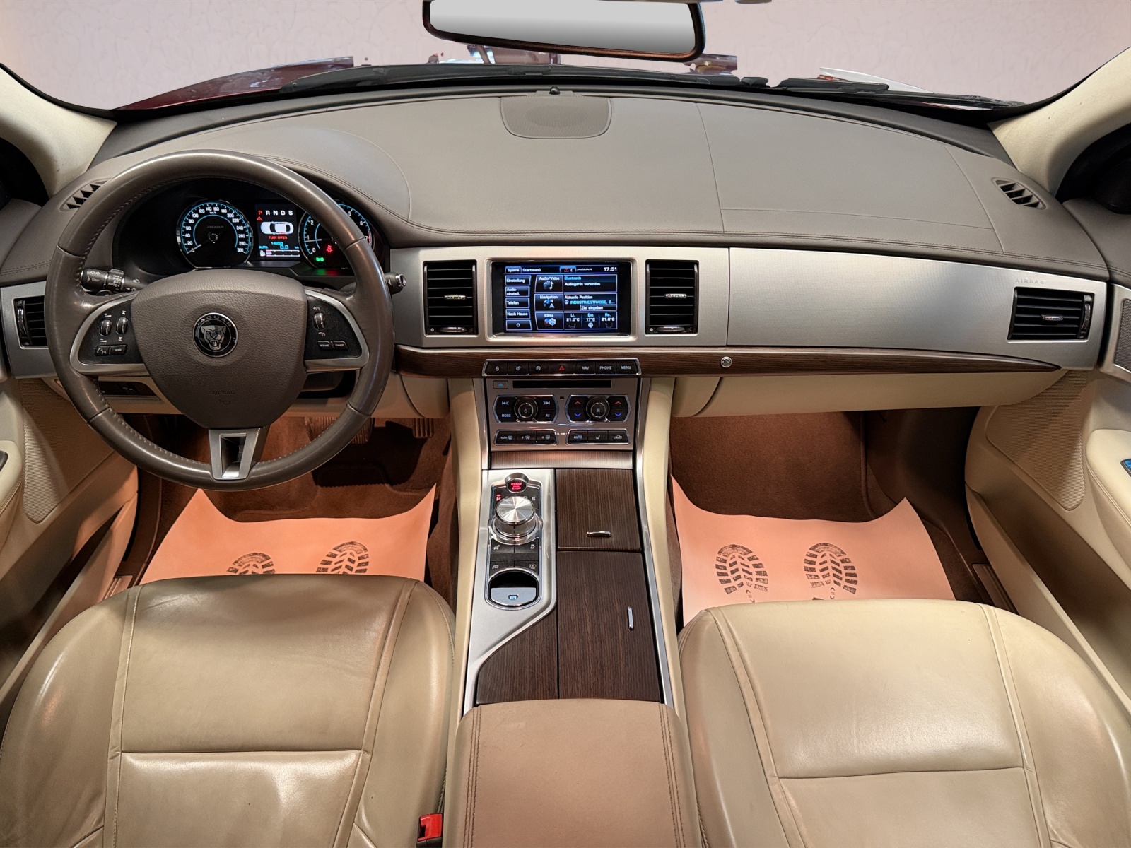 JAGUAR XF 3.0 V6 S/C Premium Luxury 4x4-showroom-element-3