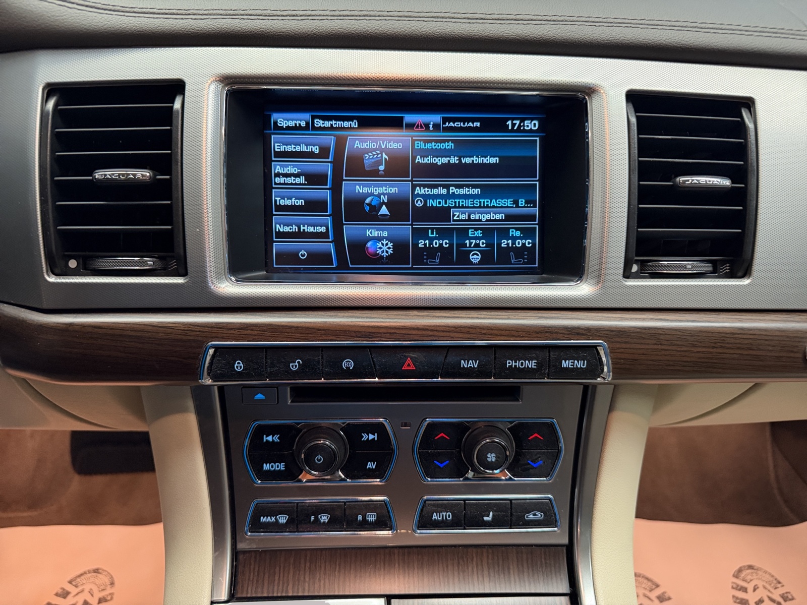 JAGUAR XF 3.0 V6 S/C Premium Luxury 4x4-image-11