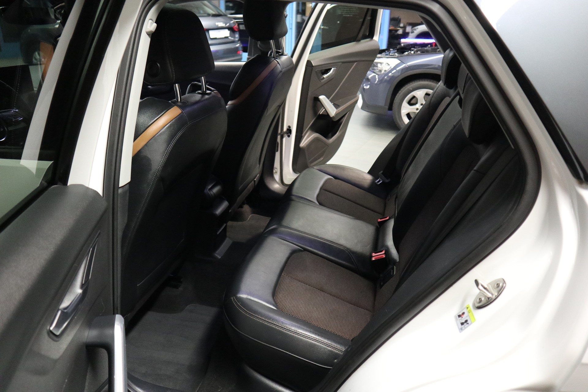 AUDI Q2 1.4 TFSI Design-image-9