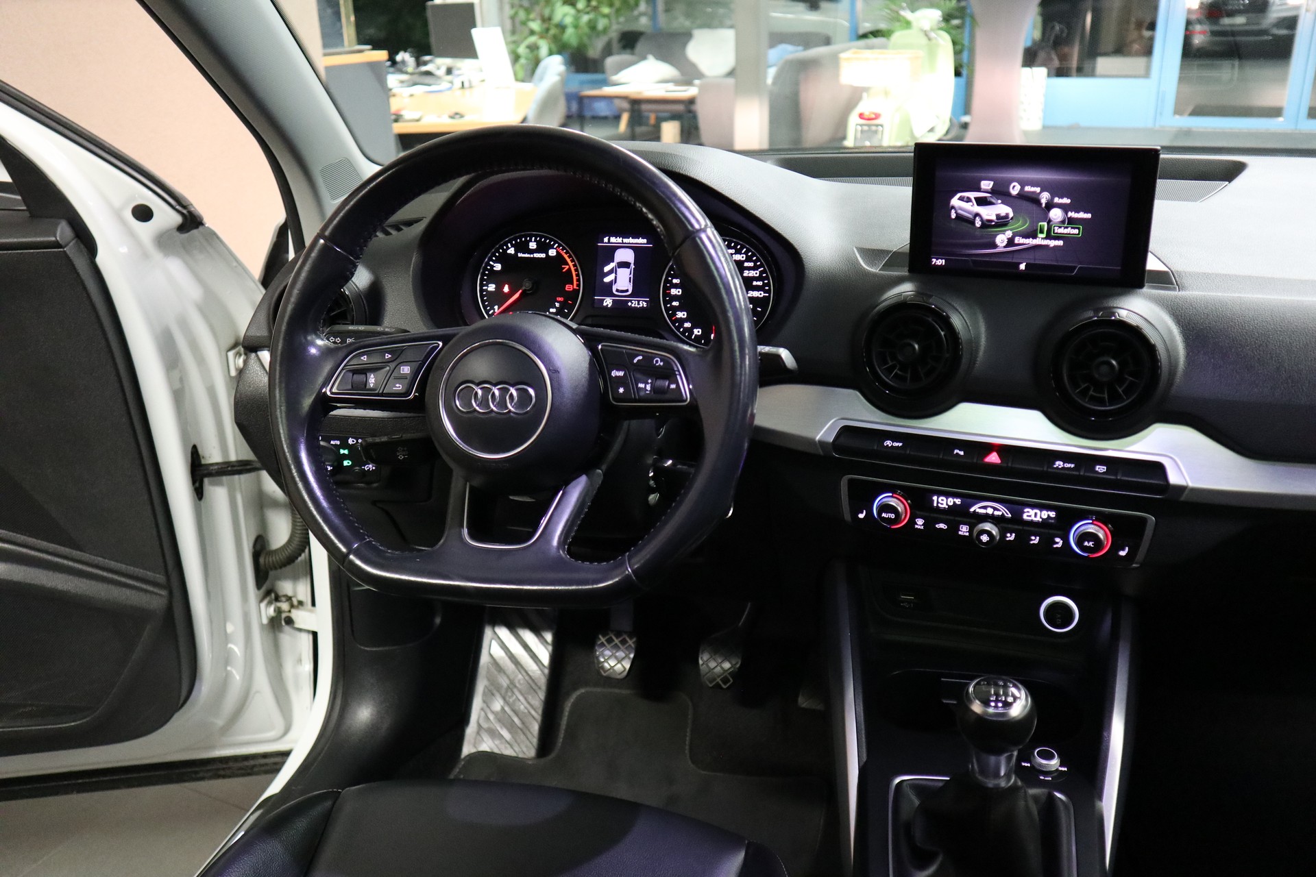 AUDI Q2 1.4 TFSI Design-image-11