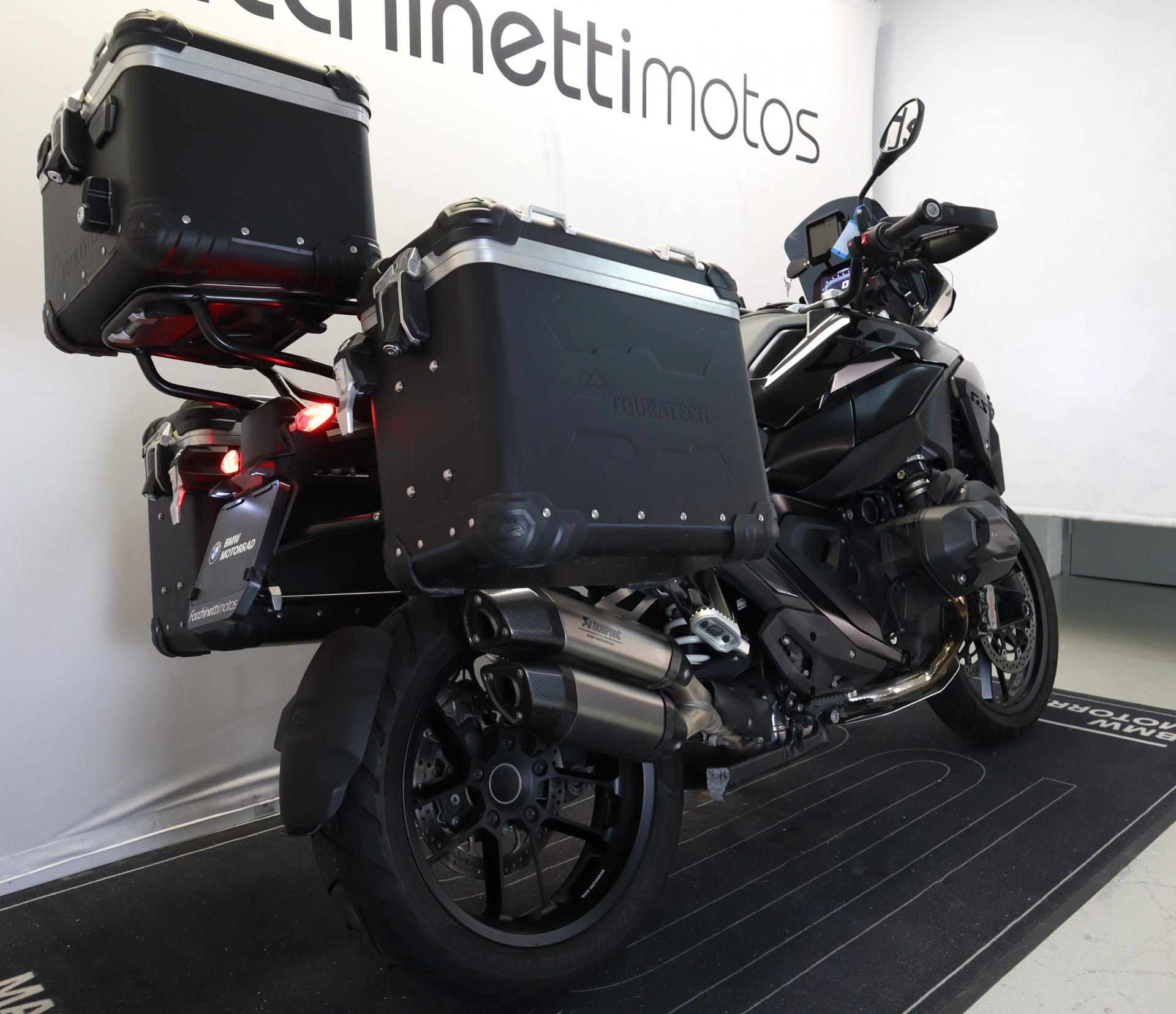 BMW R 1300 GS Triple Black-image-1