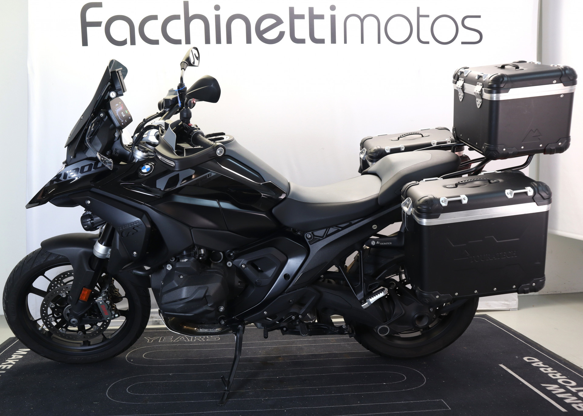 BMW R 1300 GS Triple Black-image-3