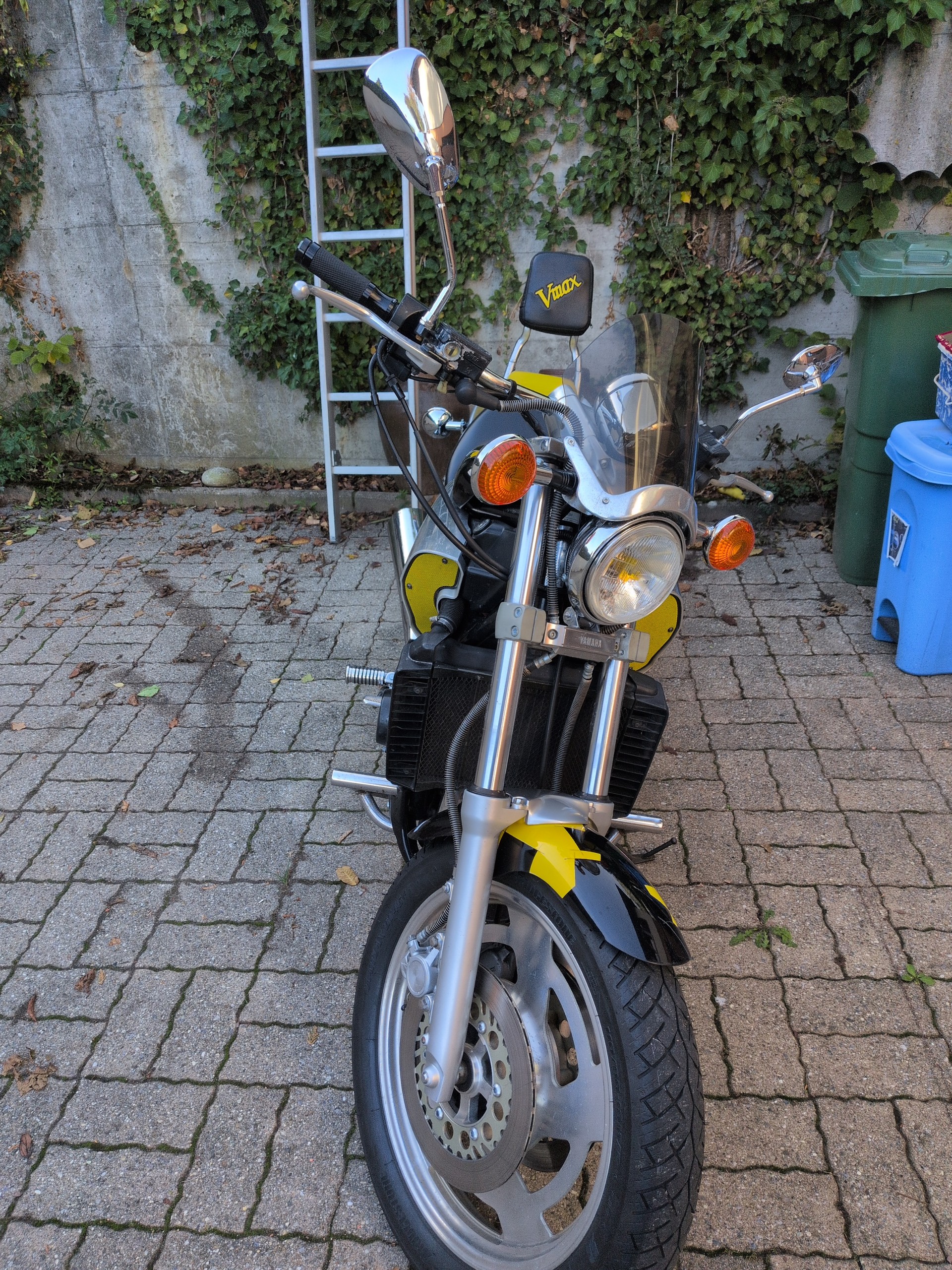 YAMAHA V-Max VMX 1200-image-1