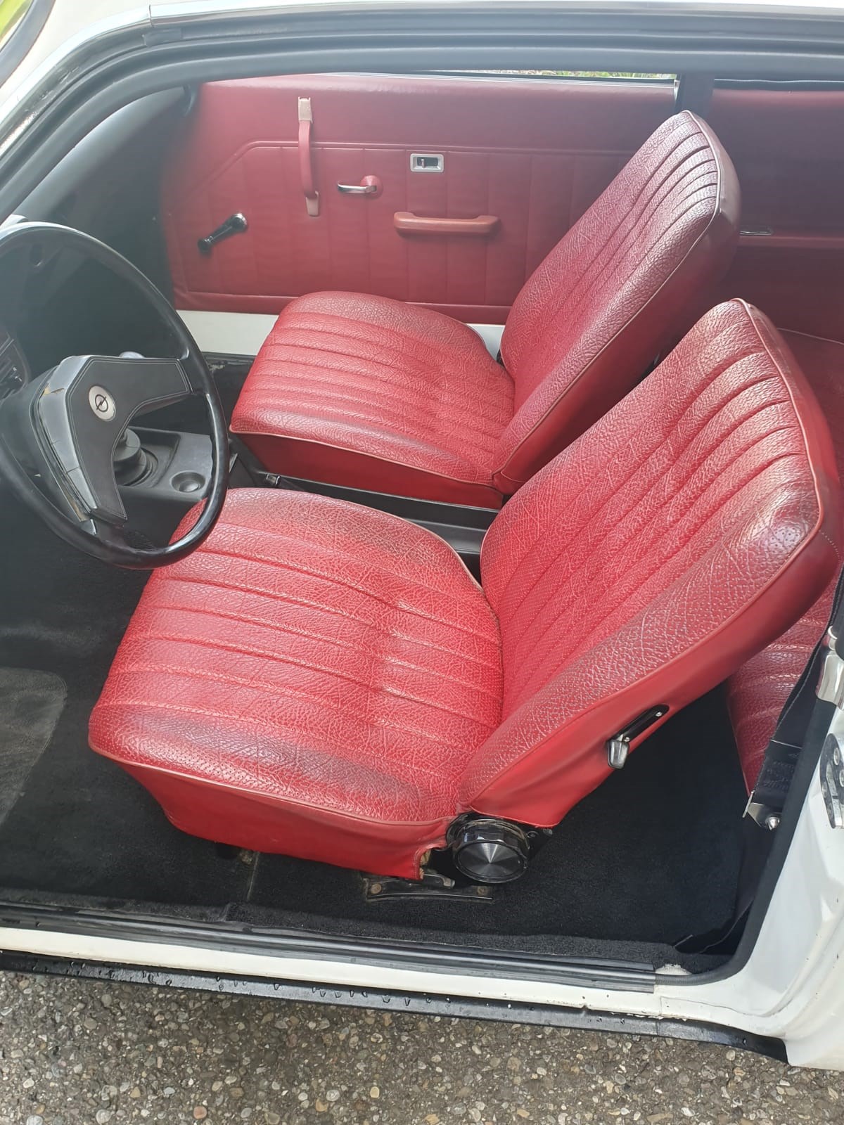 OPEL MANTA-image-9