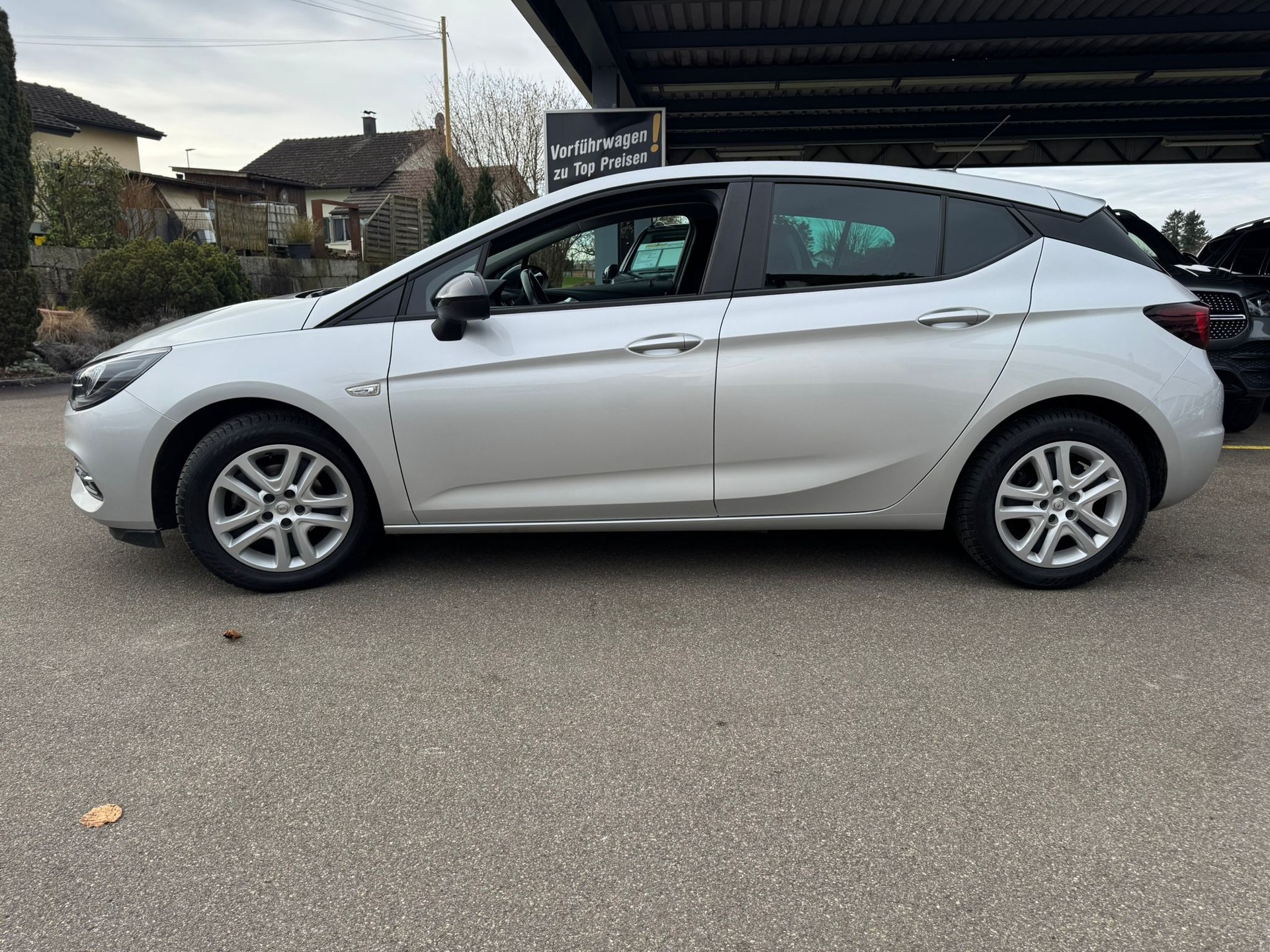 OPEL Astra 1.2i Turbo Edition-image-3