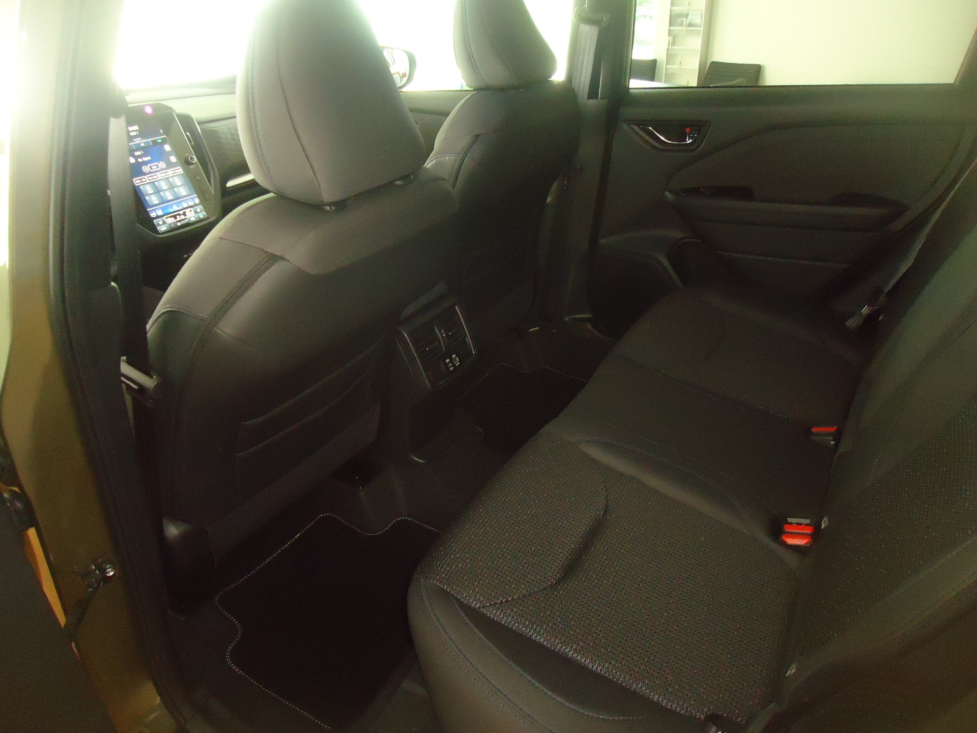 SUBARU Forester 2.0i e-Boxer Swiss Plus Lineartronic-image-8