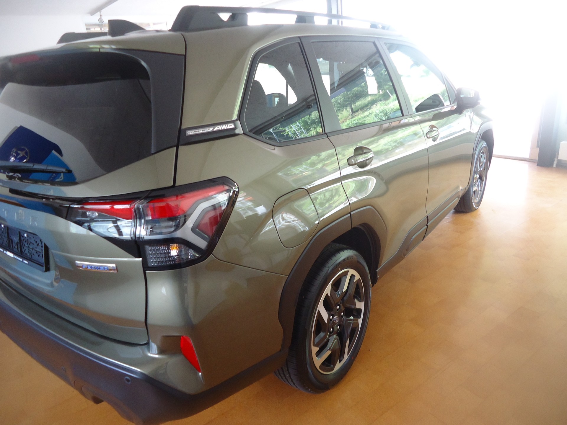 SUBARU Forester 2.0i e-Boxer Swiss Plus Lineartronic-image-5