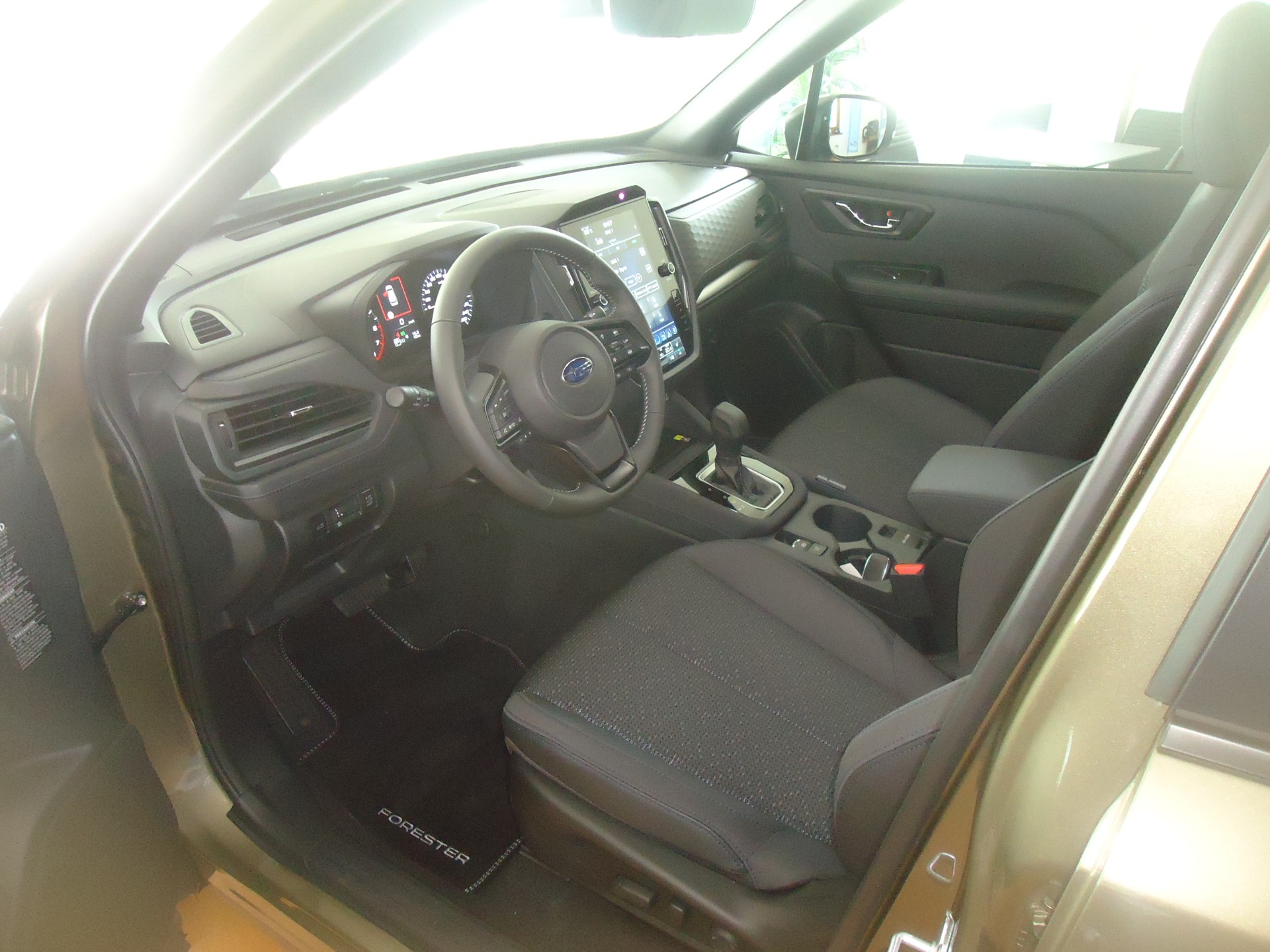 SUBARU Forester 2.0i e-Boxer Swiss Plus Lineartronic-image-7