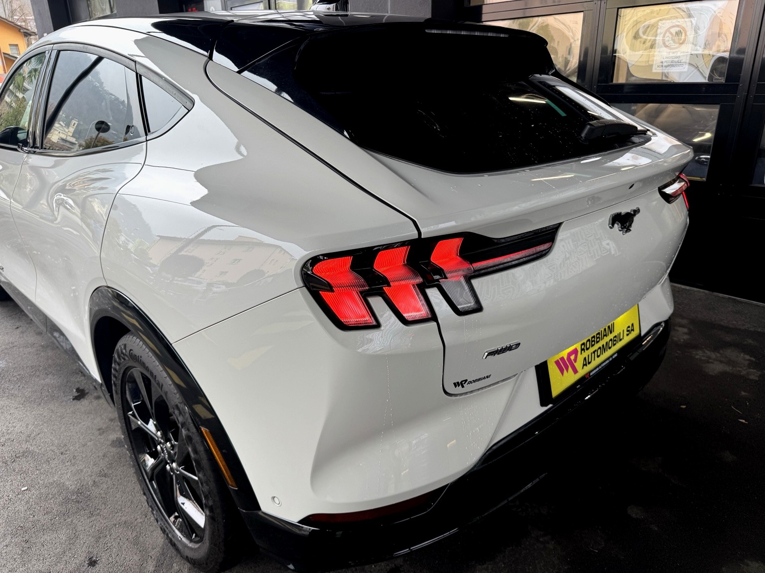 FORD Mustang MACH-E Premium AWD 99 kWh-image-4