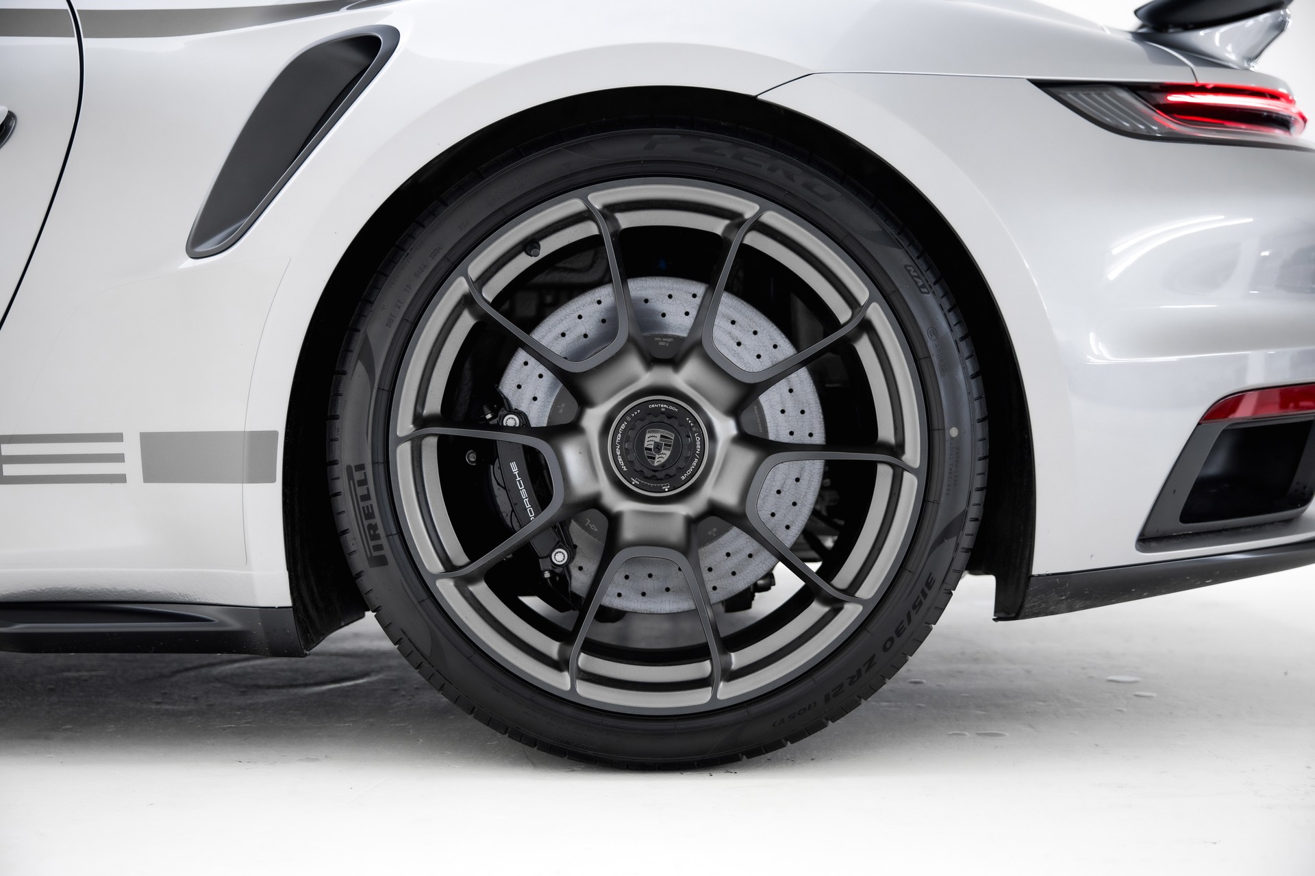 PORSCHE 911 Turbo 50 Jahre-image-13