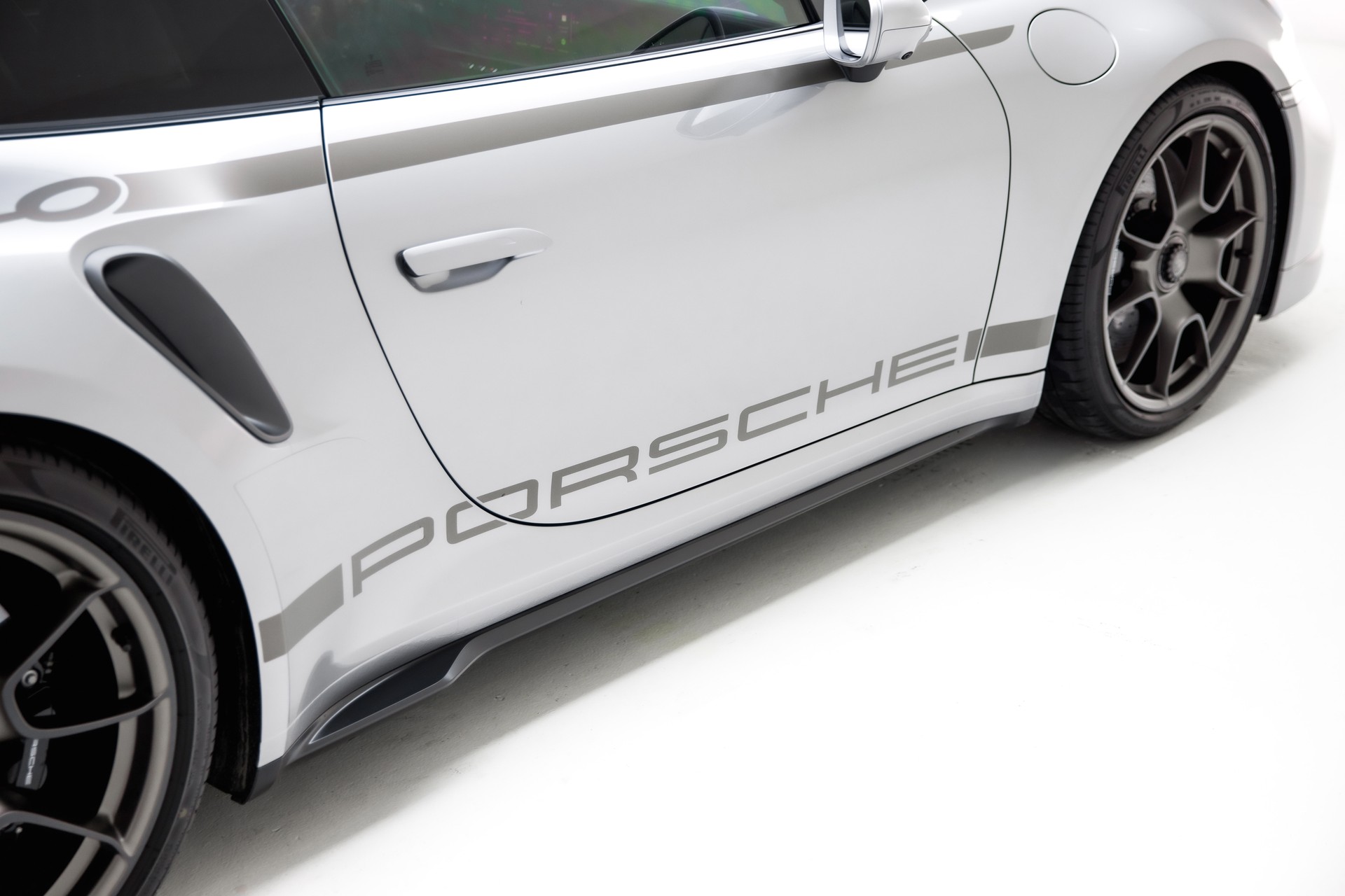 PORSCHE 911 Turbo 50 Jahre-image-19
