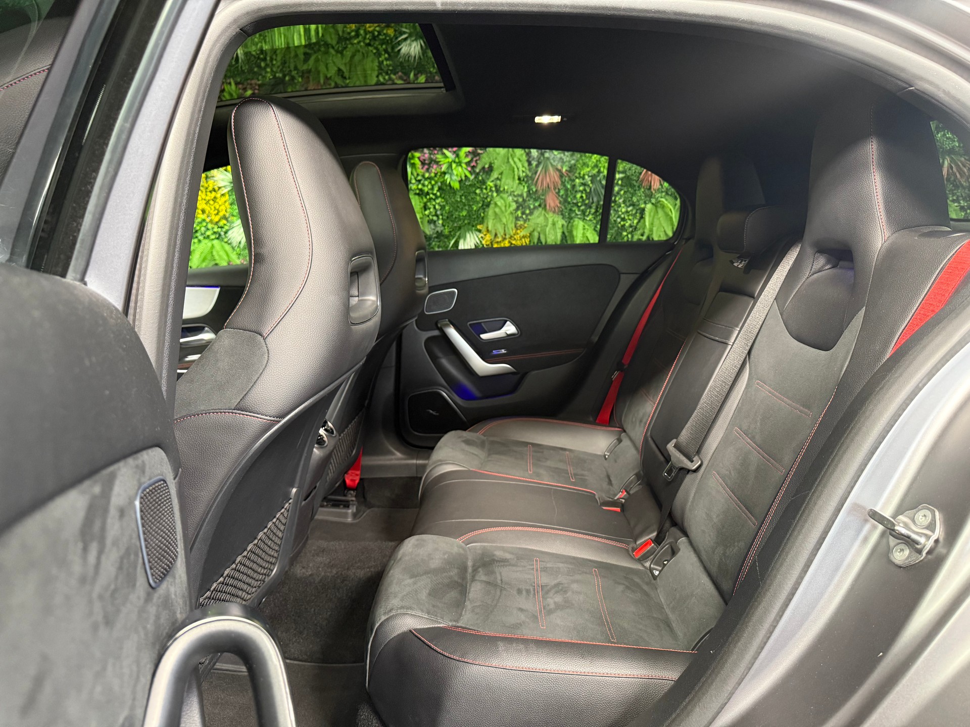 MERCEDES-BENZ A 35 AMG 4Matic Speedshift-image-14