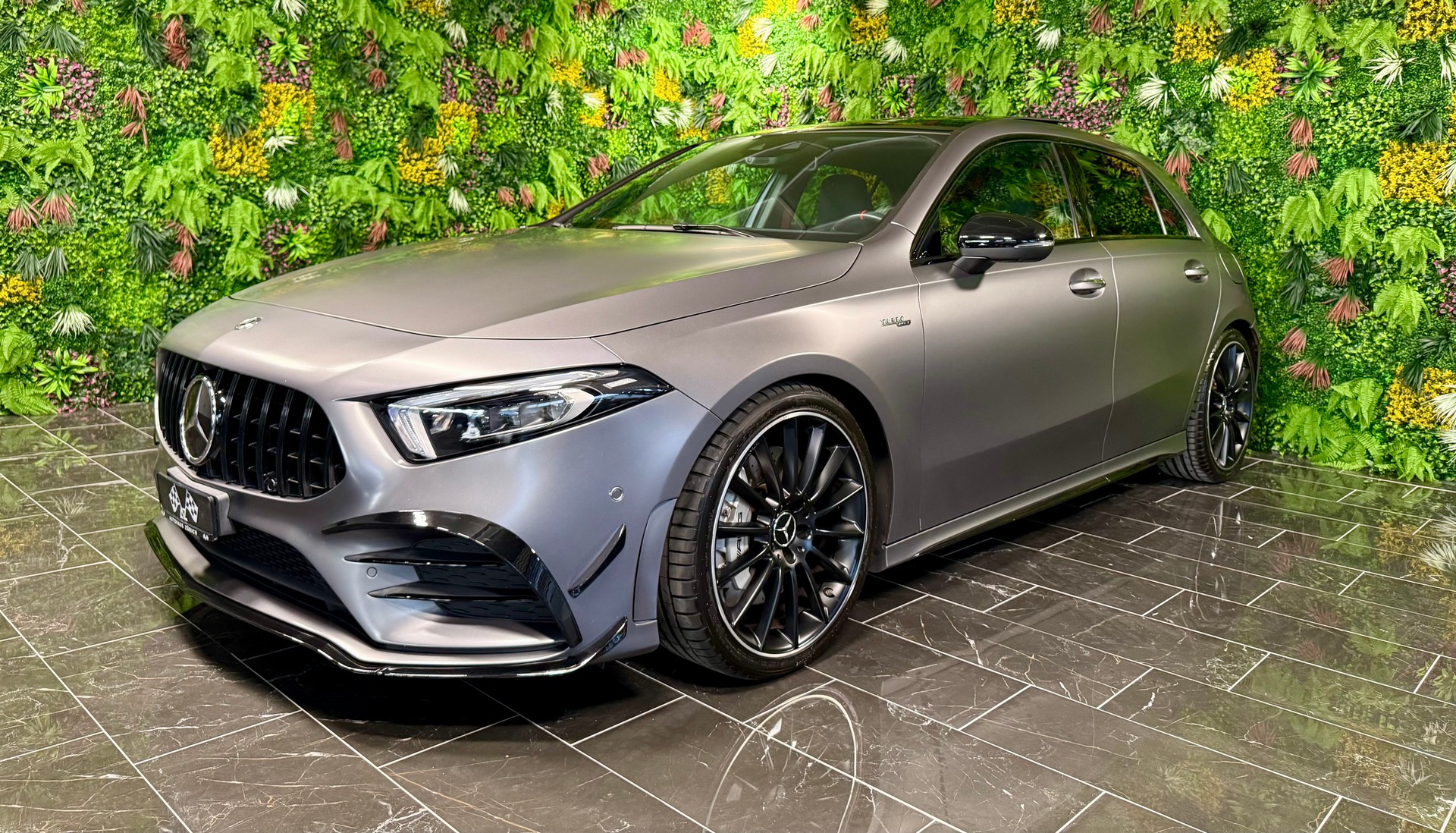 MERCEDES-BENZ A 35 AMG 4Matic Speedshift-image-1