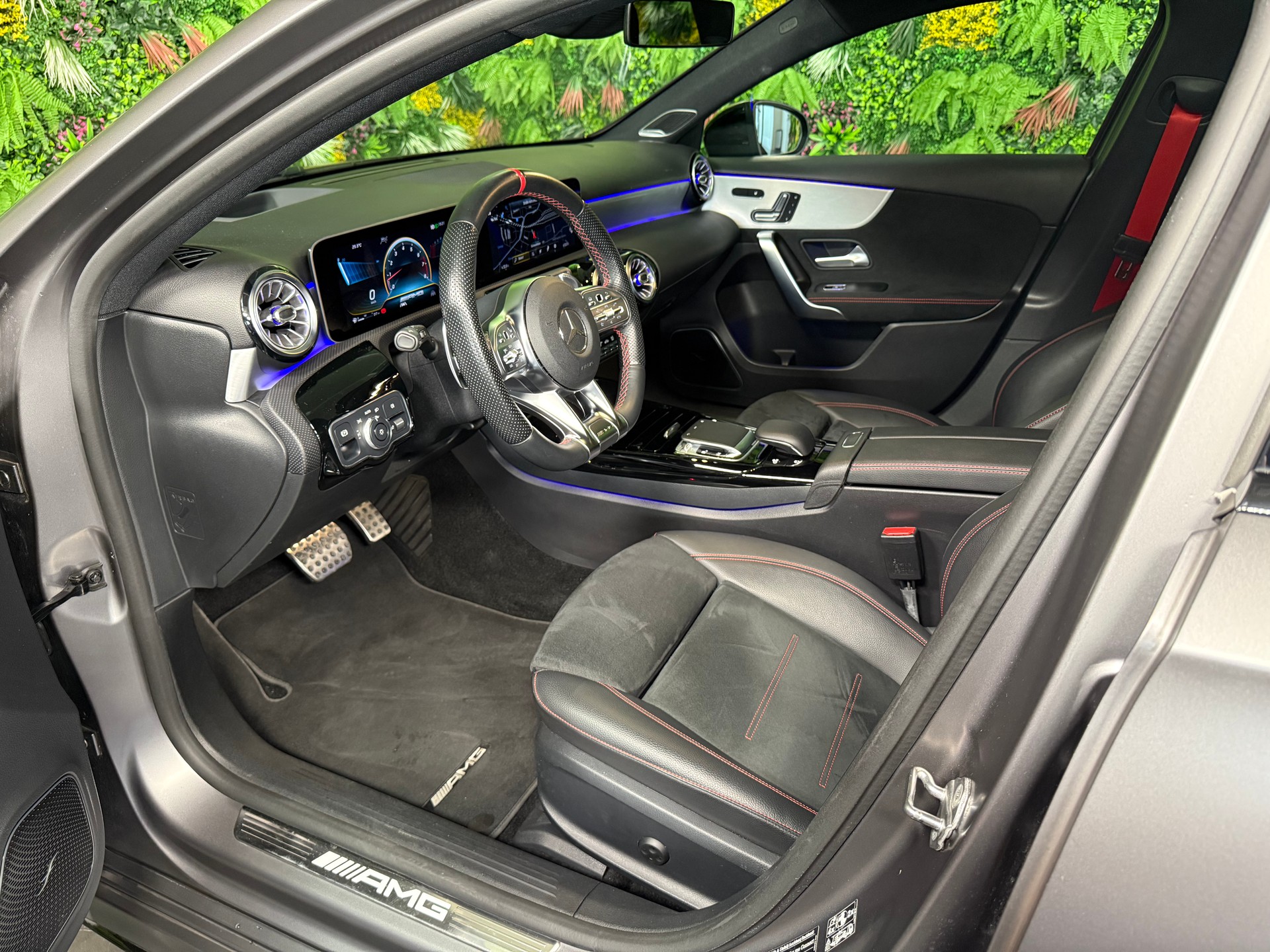 MERCEDES-BENZ A 35 AMG 4Matic Speedshift-image-10