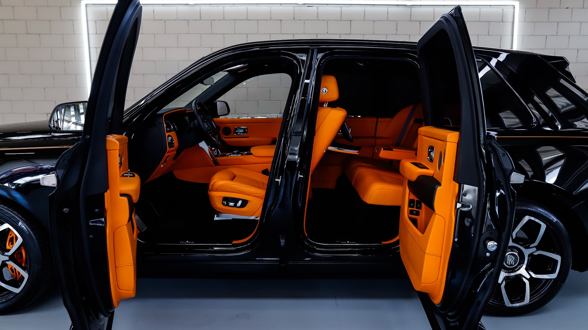 ROLLS-ROYCE Cullinan 6.7 V12 *Mandarin Interior*-image-7