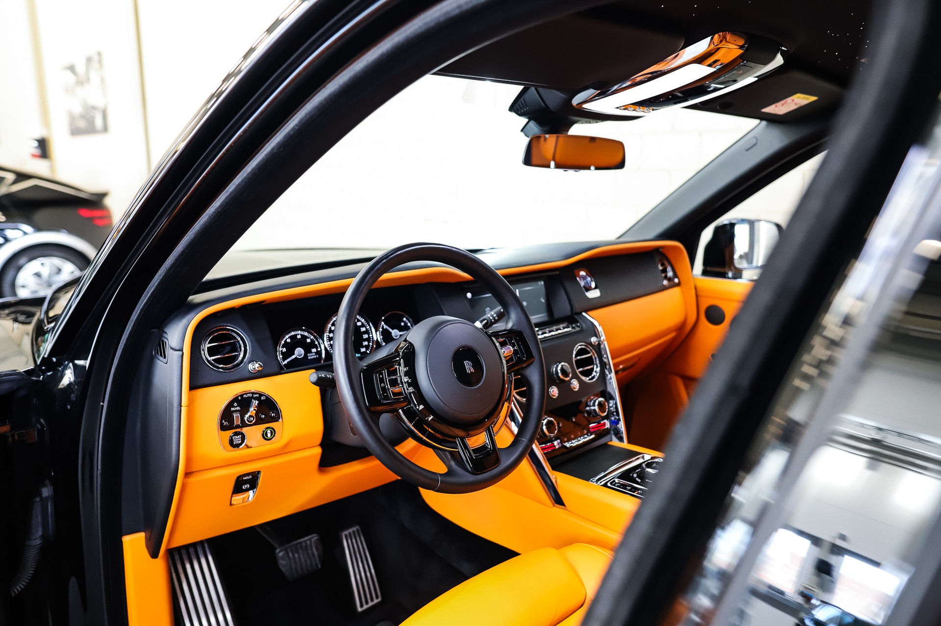 ROLLS-ROYCE Cullinan 6.7 V12 *Mandarin Interior*-image-8