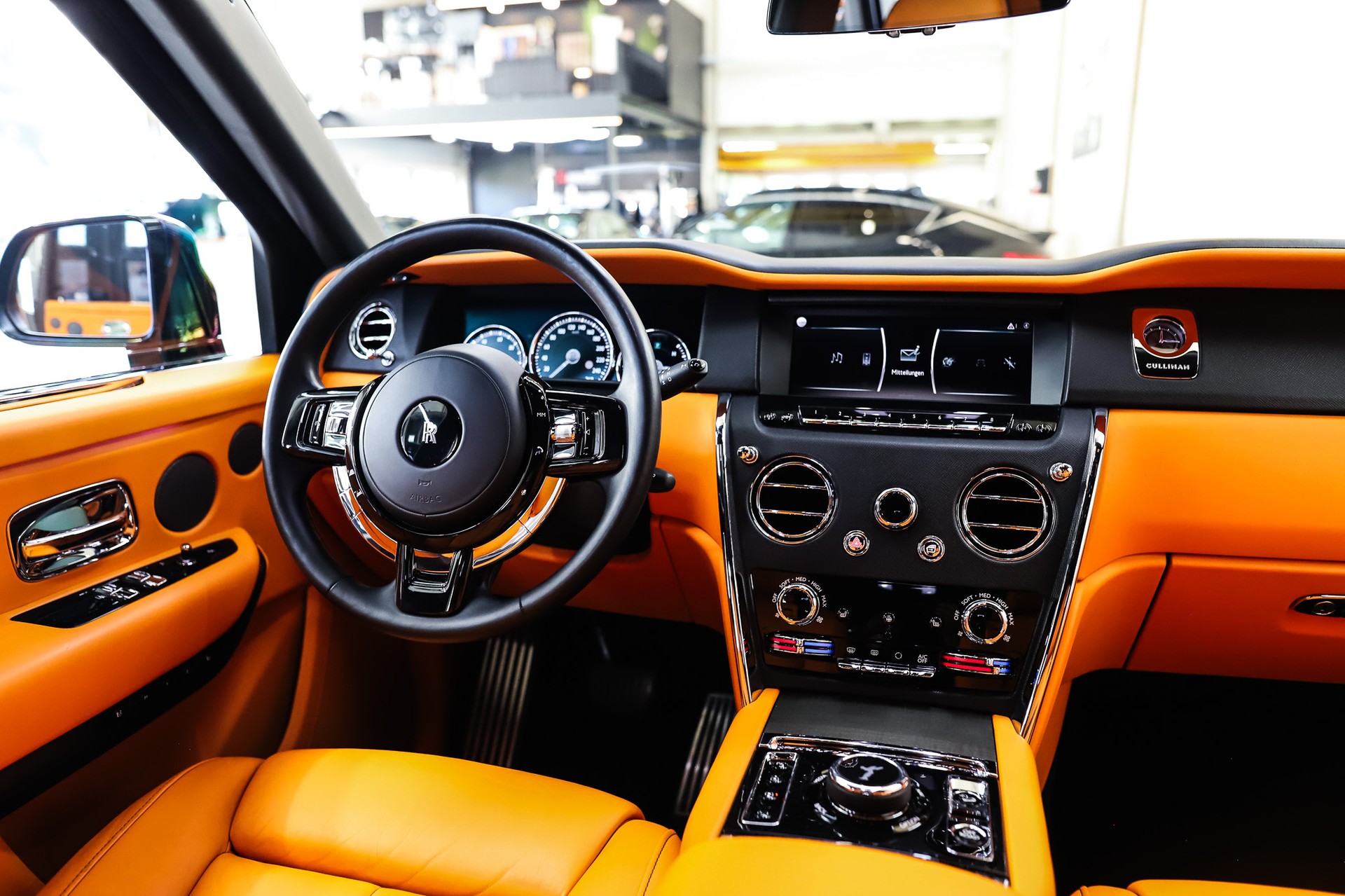ROLLS-ROYCE Cullinan 6.7 V12 *Mandarin Interior*-image-18