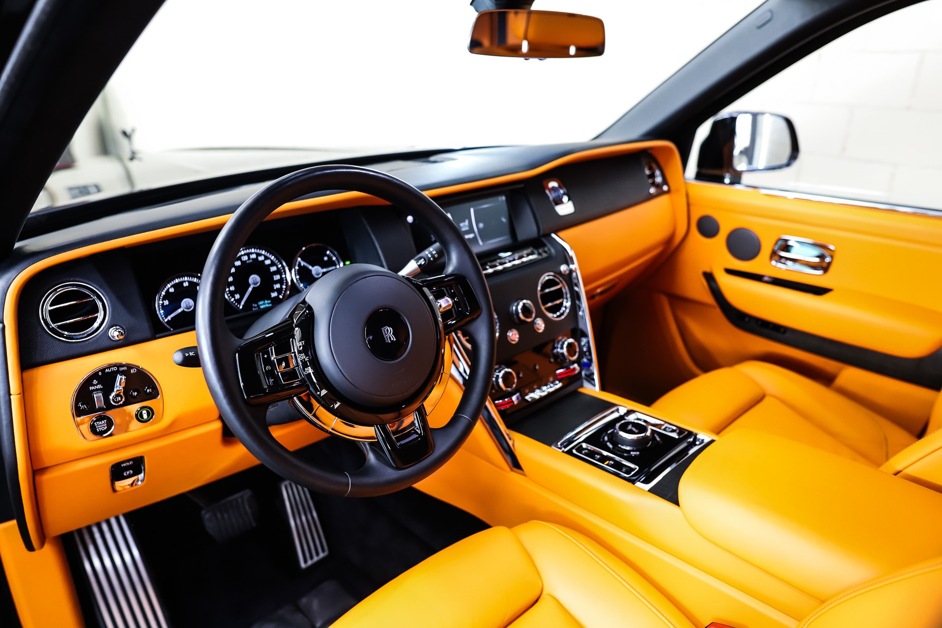 ROLLS-ROYCE Cullinan 6.7 V12 *Mandarin Interior*-image-9