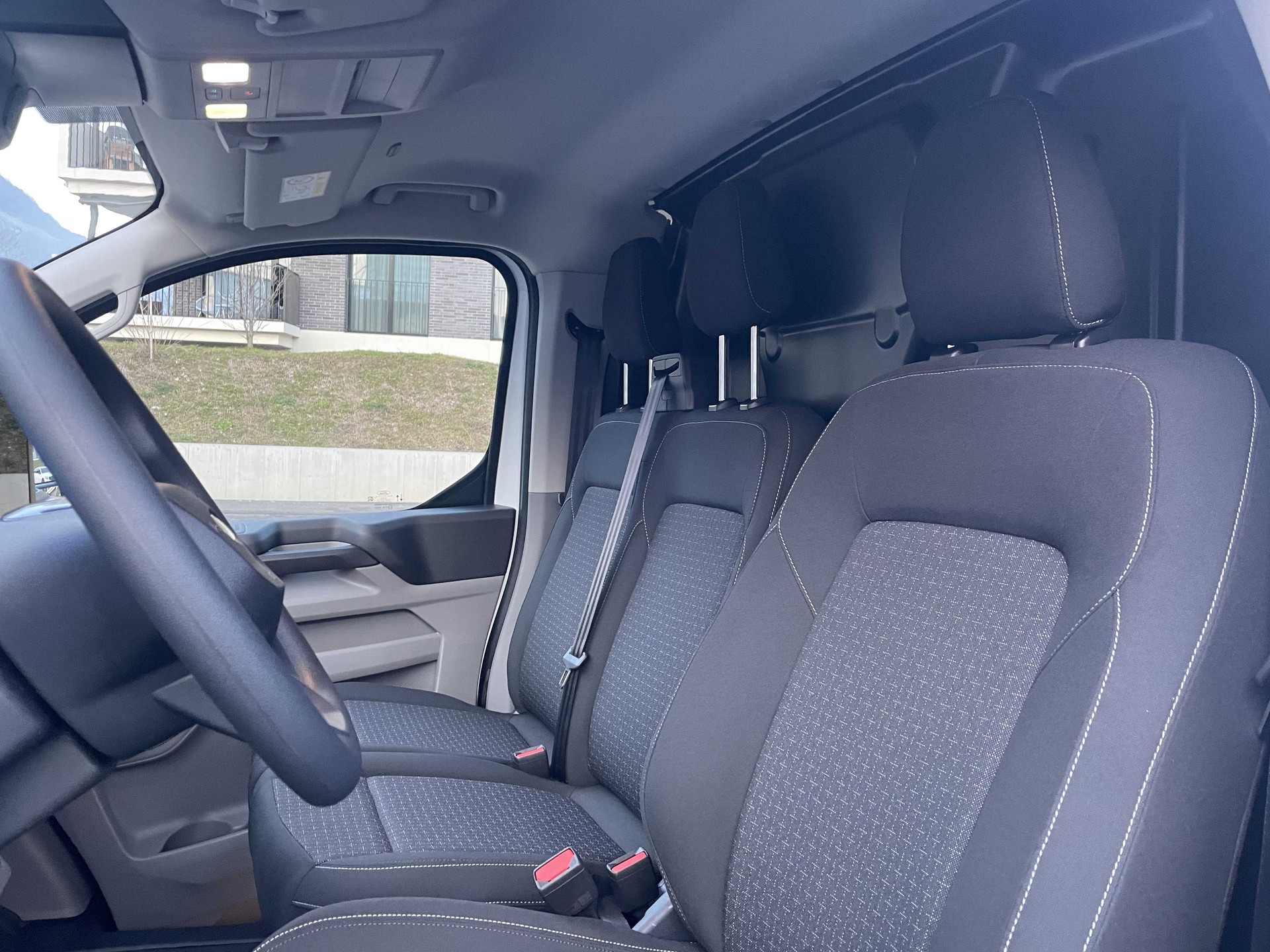 FORD Transit Custom Van 320 L2 2.5 Duratec 233PS Trend PHEV-image-21