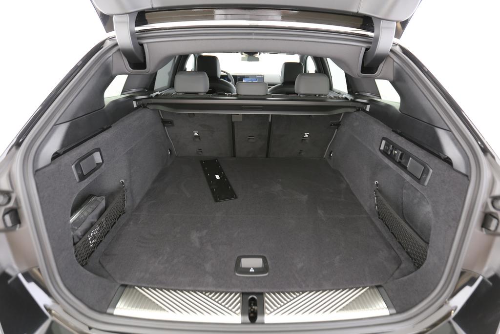 BMW 520d xDrive Touring-image-4