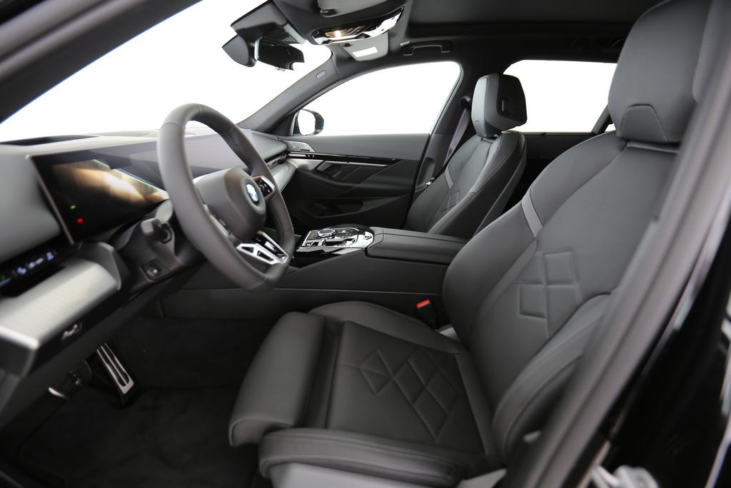 BMW 520d xDrive Touring-showroom-element-1