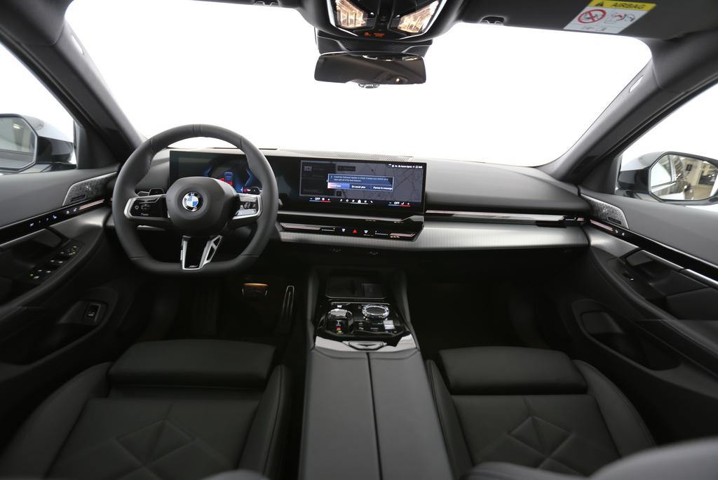 BMW 520d xDrive Touring-showroom-element-3