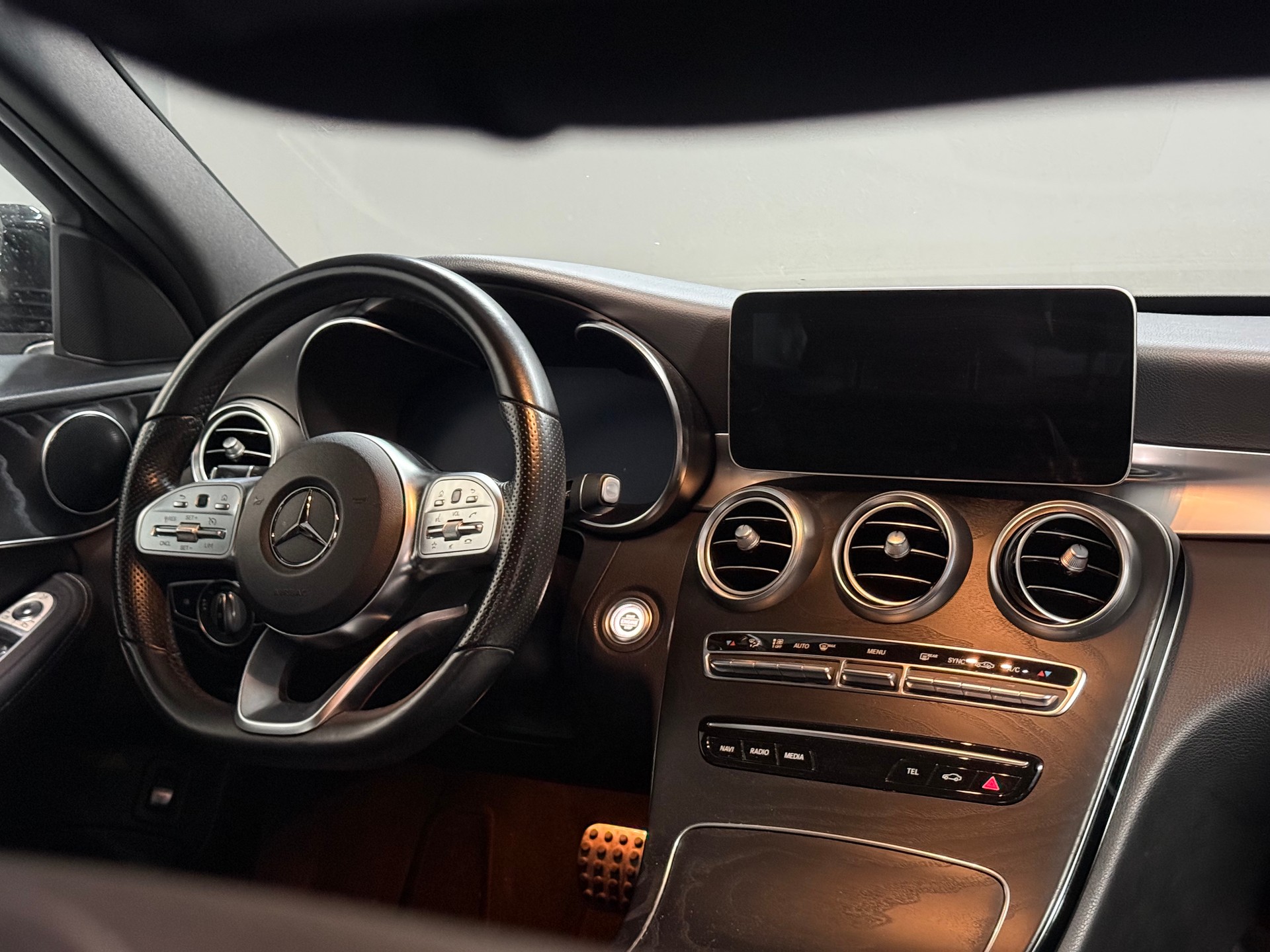 MERCEDES-BENZ C 180 BlueTEC AMG Line 7G-Tronic-image-9