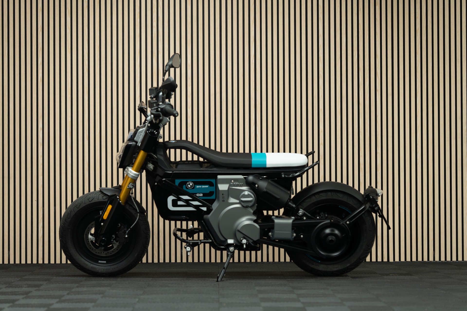 BMW CE 02-image-1