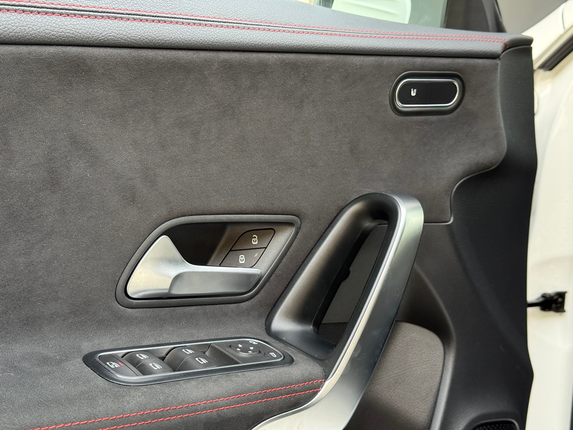 MERCEDES-BENZ CLA Shooting Brake 35 AMG 4Matic 7G-DCT-image-15
