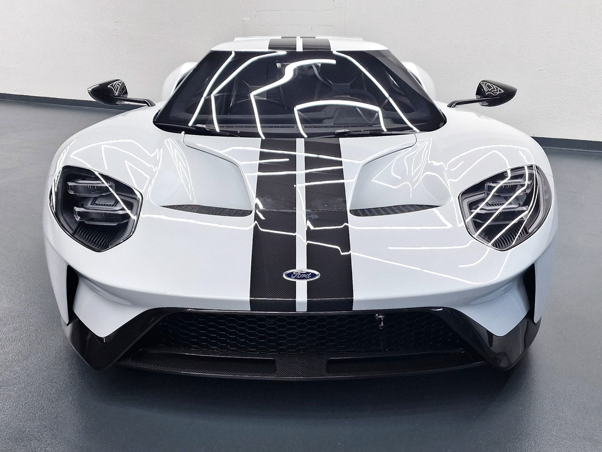 FORD GT CARBON SERIES-showroom-element-3