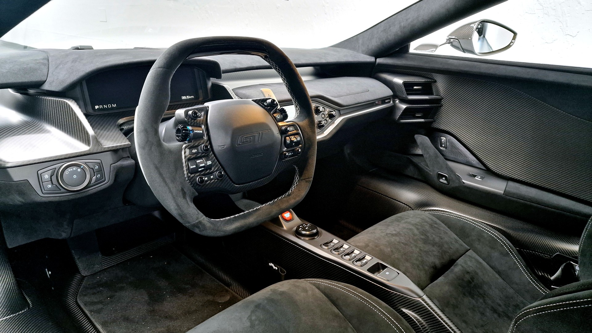 FORD GT CARBON SERIES-image-14