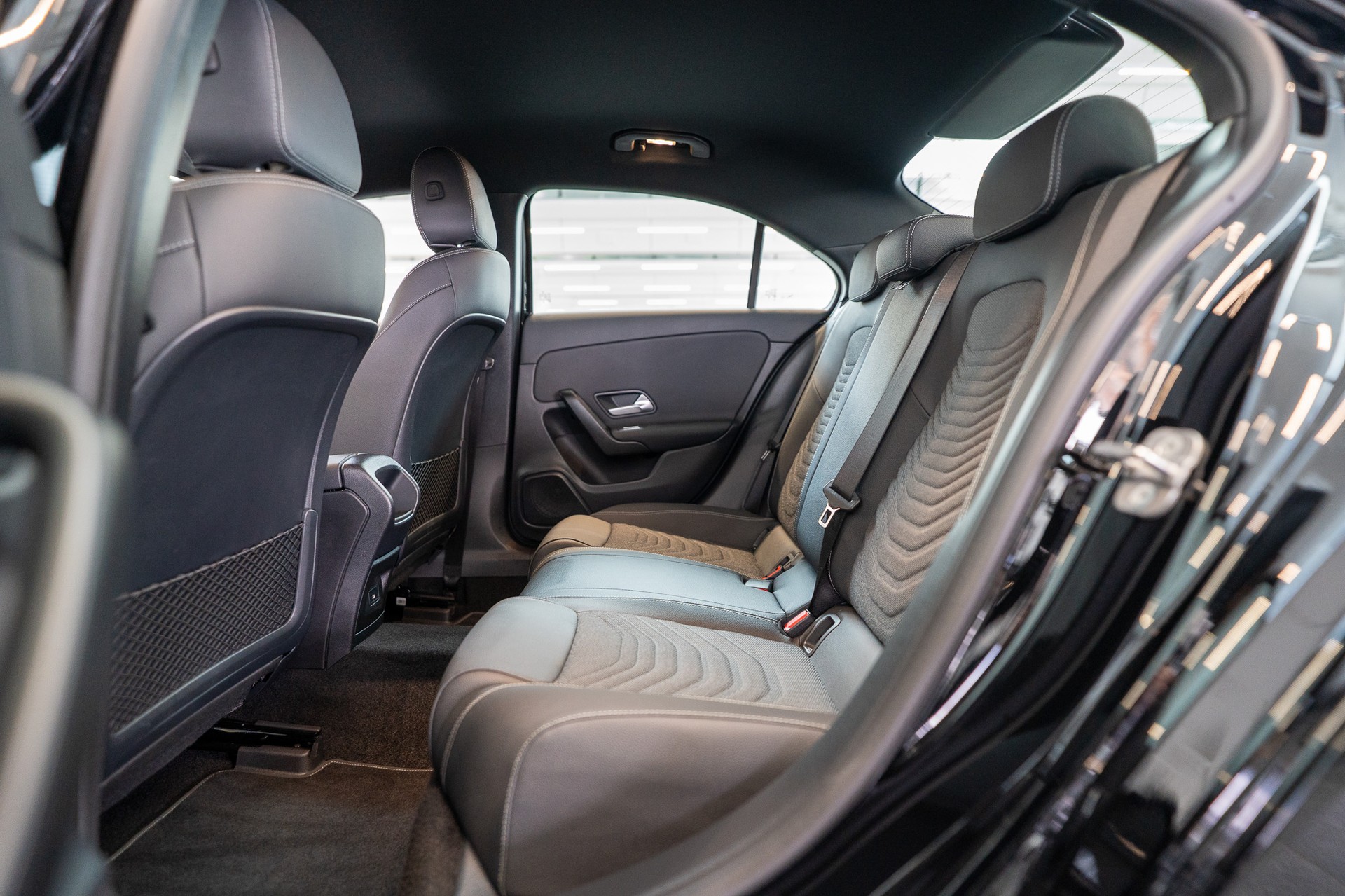 MERCEDES-BENZ A 180 Progressive Limousine / Facelift / Rückfahrkamera / Sitzheizung-image-12