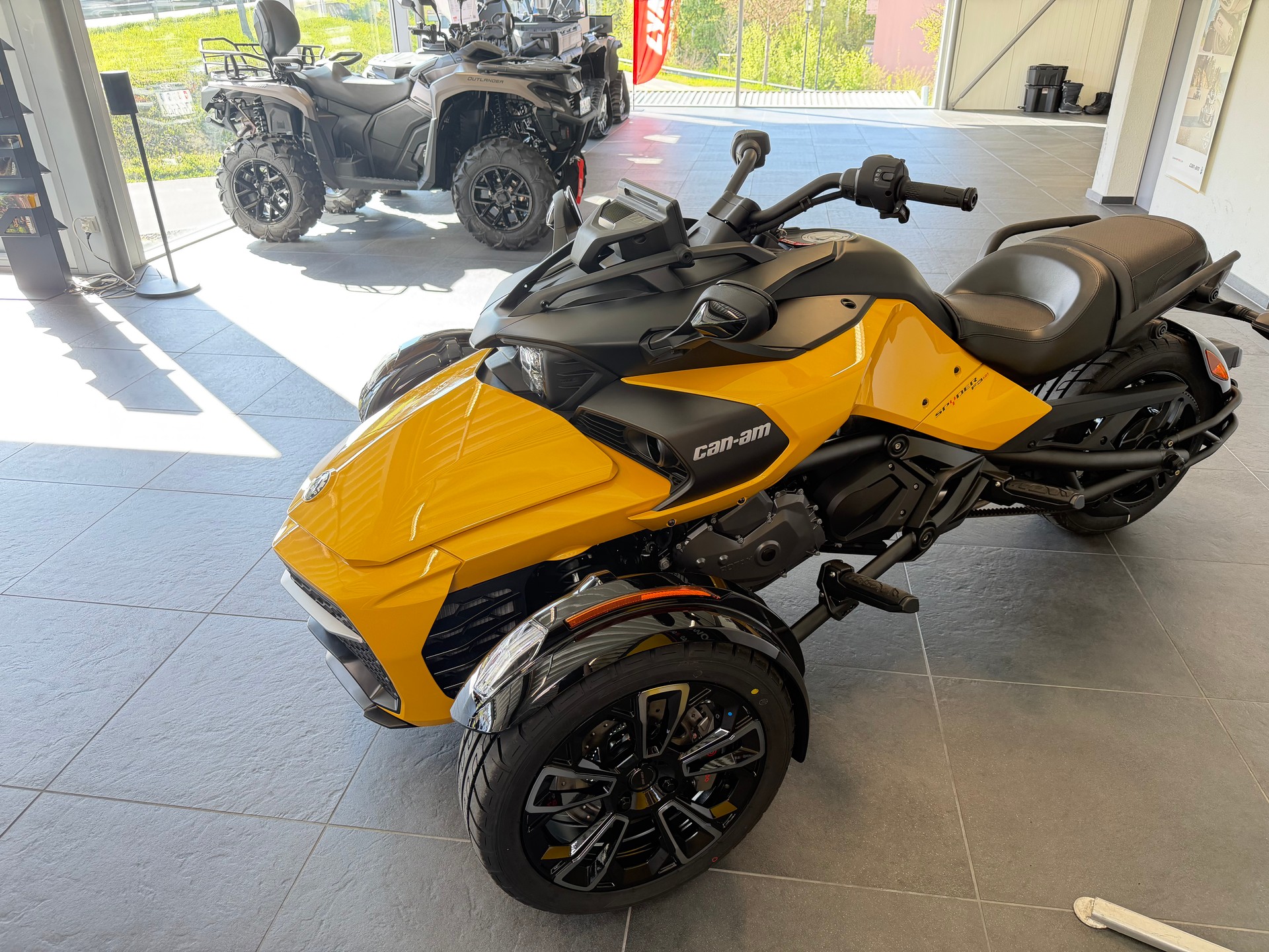 CAN-AM Spyder F3 S-image-2
